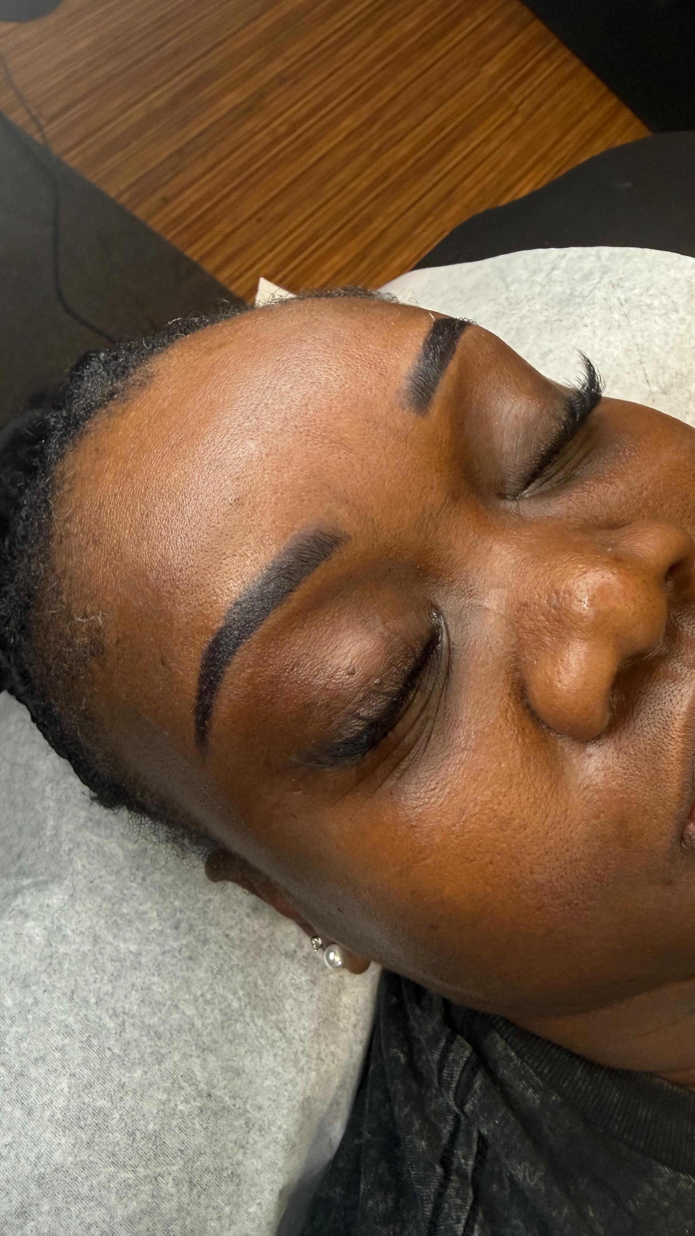 Natural lash extensions with brow tint. Book on Saturdays for 50% off only at kemskin.com #kemskin #kemskintotalbeauty #oxfordvalleymall #lashextensions #lashes