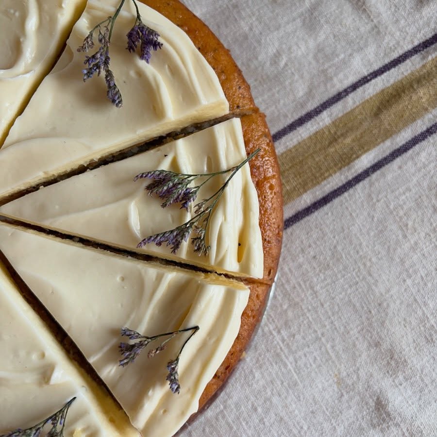Spring evenings and the scent of hyacinths in the air. Finally some calm after a manic weekend of newly 9 year old’s birthday party, market, cafe cakes, private cakes and lots of cricket… every single on of them made better by sunshine!
Here’s a cake from the weekend; a personal favourite of Earl Grey, lavender and orange cake with a whipped mascarpone frosting. Funnily enough, excellent with a cup of tea on the side!
#dealkent #kentcakes #birthdaycake #dealkentuk #bespokecake