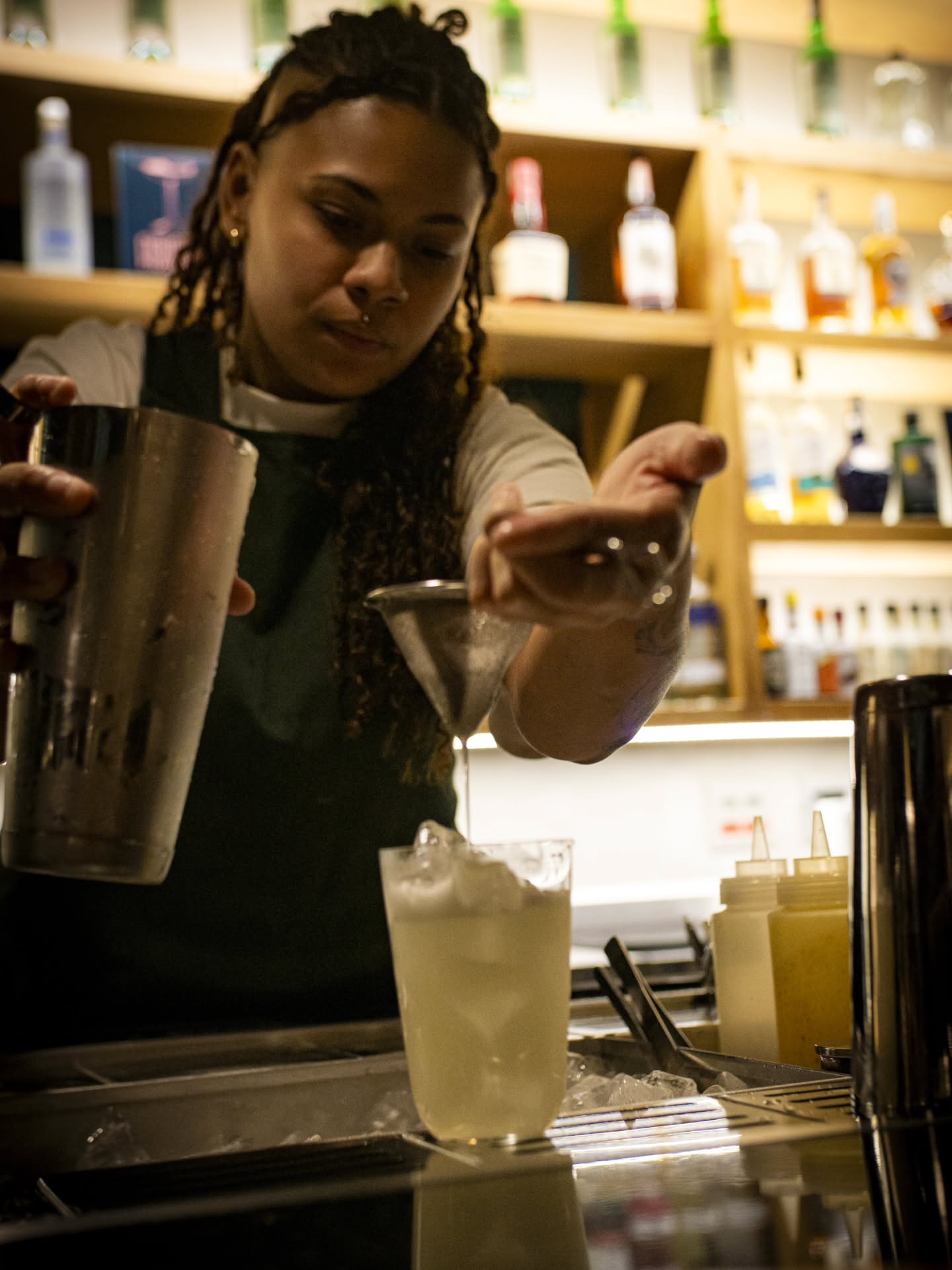 Qual é o seu drinque favorito?
Nossa carta atende todos os paladares.
Reserve o seu lugar no balcão e venha aprenciar os autorais da casa.
#BarDosCravos #drink #coquetel #bar