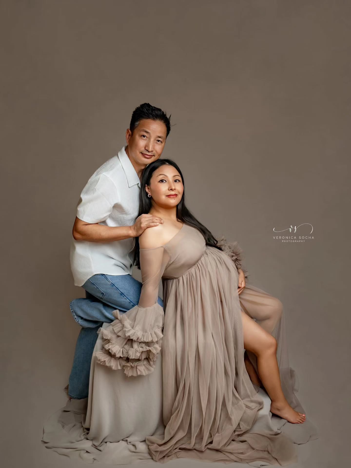 ✨ Maternity Photography in Swindon ✨
This journey isn’t just yours… it’s yours together 🤍
Capturing the connection between you and your partner is such a beautiful part of a maternity session — the support, the love, the quiet excitement before your little one arrives.
Your partner is always welcome to join your session, and I gently guide you both to create natural, elegant portraits you’ll treasure forever ✨
The best time to book your maternity session is between 28–36 weeks, when your bump is beautifully visible and you can still feel comfortable during the shoot.
Every session includes access to my client wardrobe, so you don’t have to worry about styling — just come and enjoy the experience 🤍
📍 Swindon maternity photographer
📩 Message me to book your session
https://www.veronicasphotography.com/contact
#maternityphotographyswindon #swindonphotographer #couplematernity #pregnancyphotoshoot #wiltshirephotographer mumtobeuk maternitysession familyphotographyswindon veronicasochaphotography