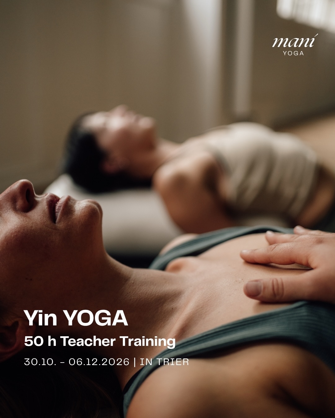 Unser 50h Yin YTT mit @elli.yoga geht in die nächste Runde! 😍
In unserer Ausbildung zur Yin Yoga-Lehrer*in erforschst du restorative Asanas, ihre Ausrichtung und die Anatomie des Körpers.💫
Du begibst dich auf eine Reise tiefer zu dir selbst und erfährst mehr darüber, wie du Yin Yoga und die Philosophie dahinter in deinen Alltag integrieren kannst, sowie sichere und heilsame Räume schaffst, die Erdung und Loslassen ermöglichen.
Vielleicht hast du sogar Lust anderen Menschen Yoga näher zu bringen und selbst zu unterrichten? - dann ist diese Ausbildung genau das richtige für dich!🌝
Für die Teilnahme ist keine vorherige Ausbildung nötig. Alle Level und Kenntnisse sind herzlich willkommen.
Weitere Infos findest du über den Link in unserer Bio. Falls du noch Fragen hast melde dich so gern via Dm oder Email bei uns.🥰
Ein Großteil der Plätze sind bereits vergeben!
#yinyogaausbildung #maniyogatrier #yogaintrier