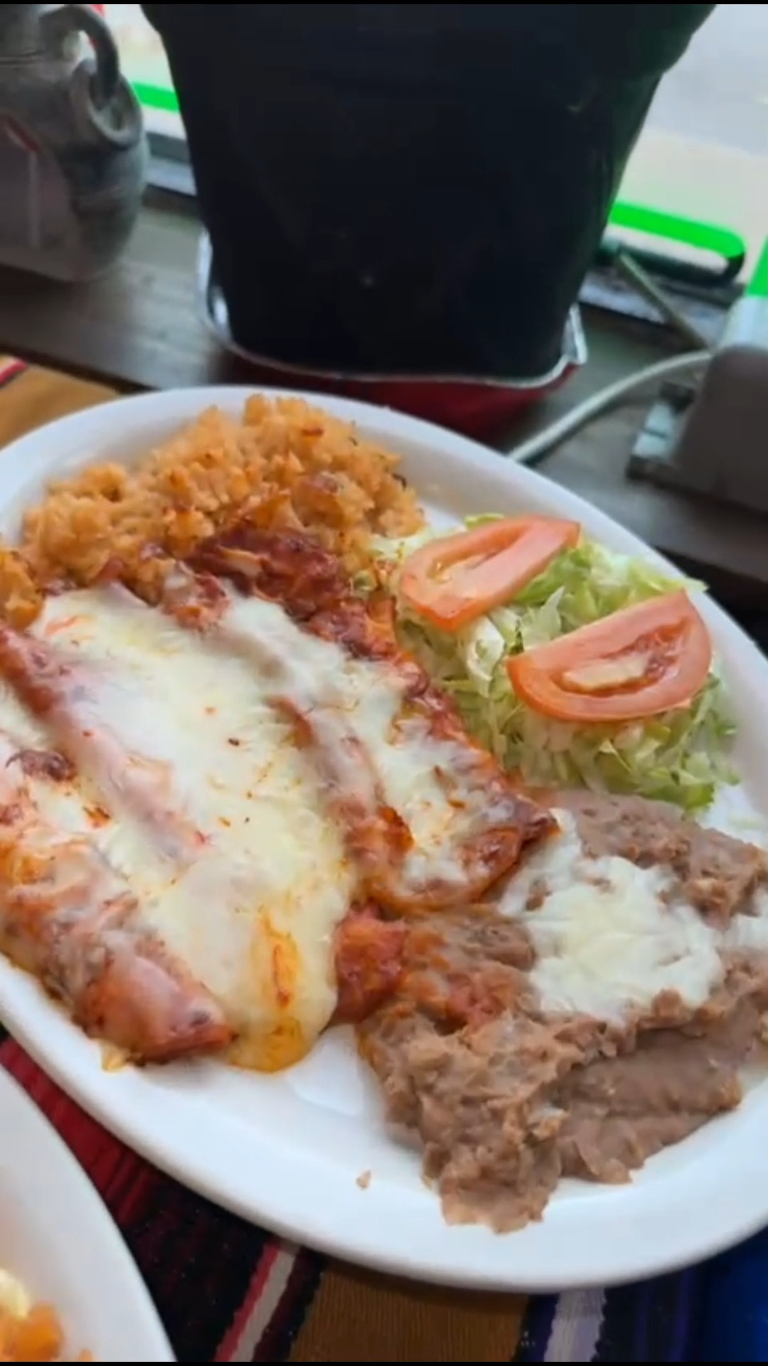 At El Charro de San Francisco, every taco, every salsa, and every bite arrives hot, fresh, and full of flavor that wins you over. 😄😄😄
If you’re watching this reel… you already know you want it.
#chicagorestaurant #elcharrodesanfrancisco #comidamexicana #chicagoeats #viralfood