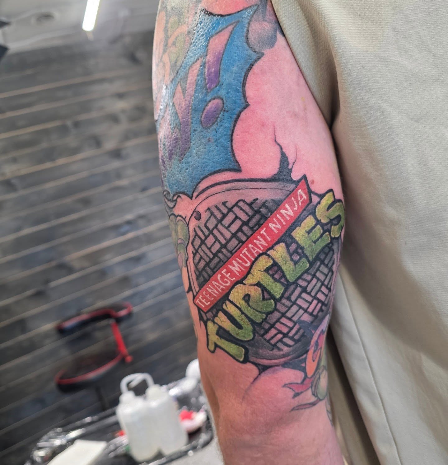 Small dump of some random things to show I still am tattooing 🫡
Little bit of everything in this photo dump from the last couple of weeks:
Some ninja turtles, sunset we are adding more to soon (ran outta time), some lettering on a friend, florals galore and a smidge bit of stained glass.
Anywho, thank you for keeping me busy and sane. Booking August onwards, thanks guys! 🫶