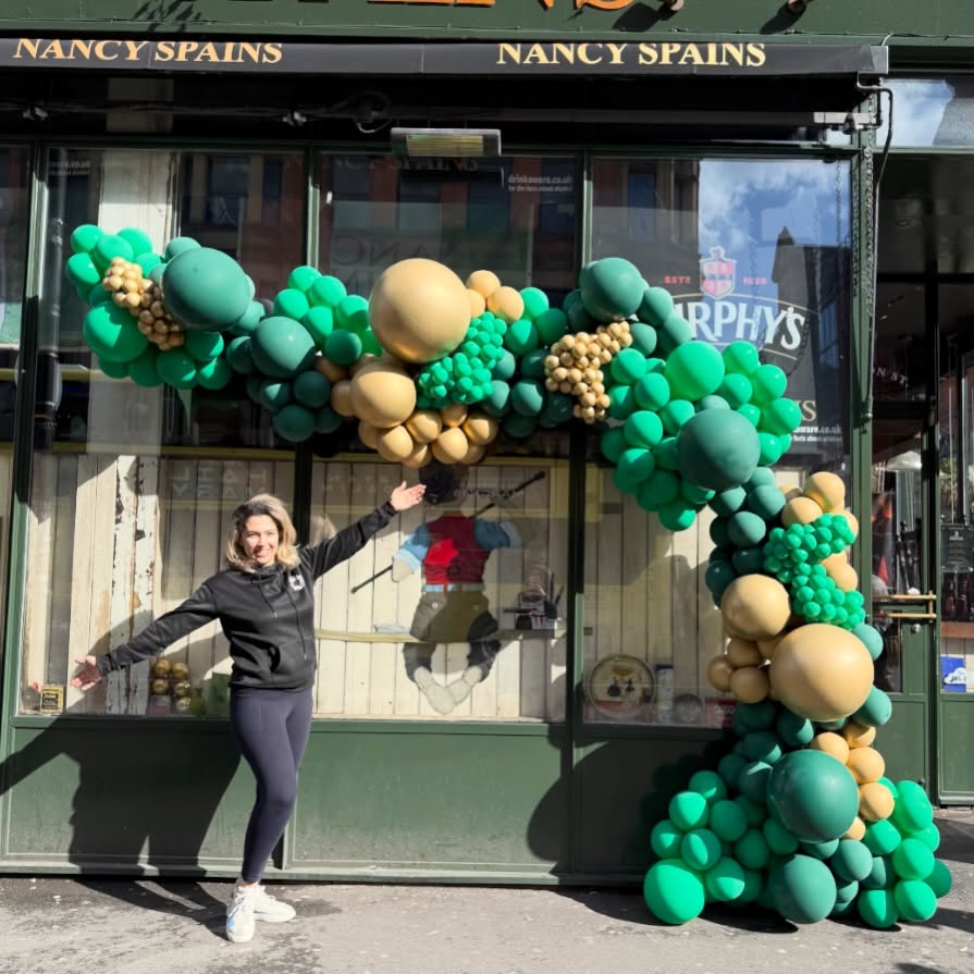 💚Corporate Event Balloon Garland💚
This gorgeous organic balloon garland was created for St. Patrick’s Day 2026.
@jasminesdecoration
.
.
.
DM to place your order.
.
.
.
#stpatricksday🍀 #balloongarlands #eventballoons #corporateballoons #balloonarch