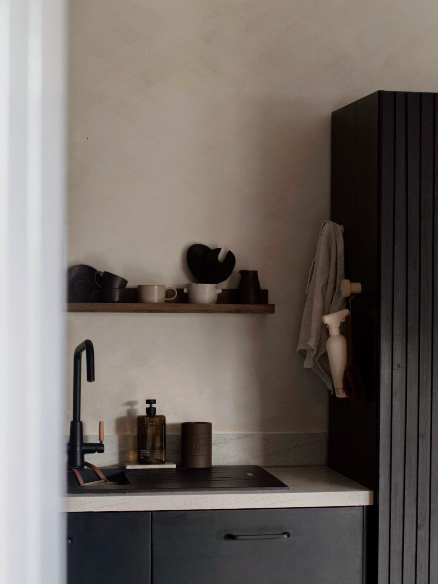 We added a new MOSSLANDA shelf to the kitchen. A quiet little stage where ceramics and morning rituals perform their daily poetryโจ
It definitely creates a more functional and purposeful space.
~ x 2 MOSSLANDA 55cm in Walnut by @ikeauk to complete this look. Total price: ยฃ10
What do you think?
Love,
Nicola & Vicki
Xx
Kitchen | Kitchen Shelves | MOSSLANDA | Japandi kitchen | Home decor #mosslanda | Ceramics | Limewash | Limewash Walls | Limewash Paint