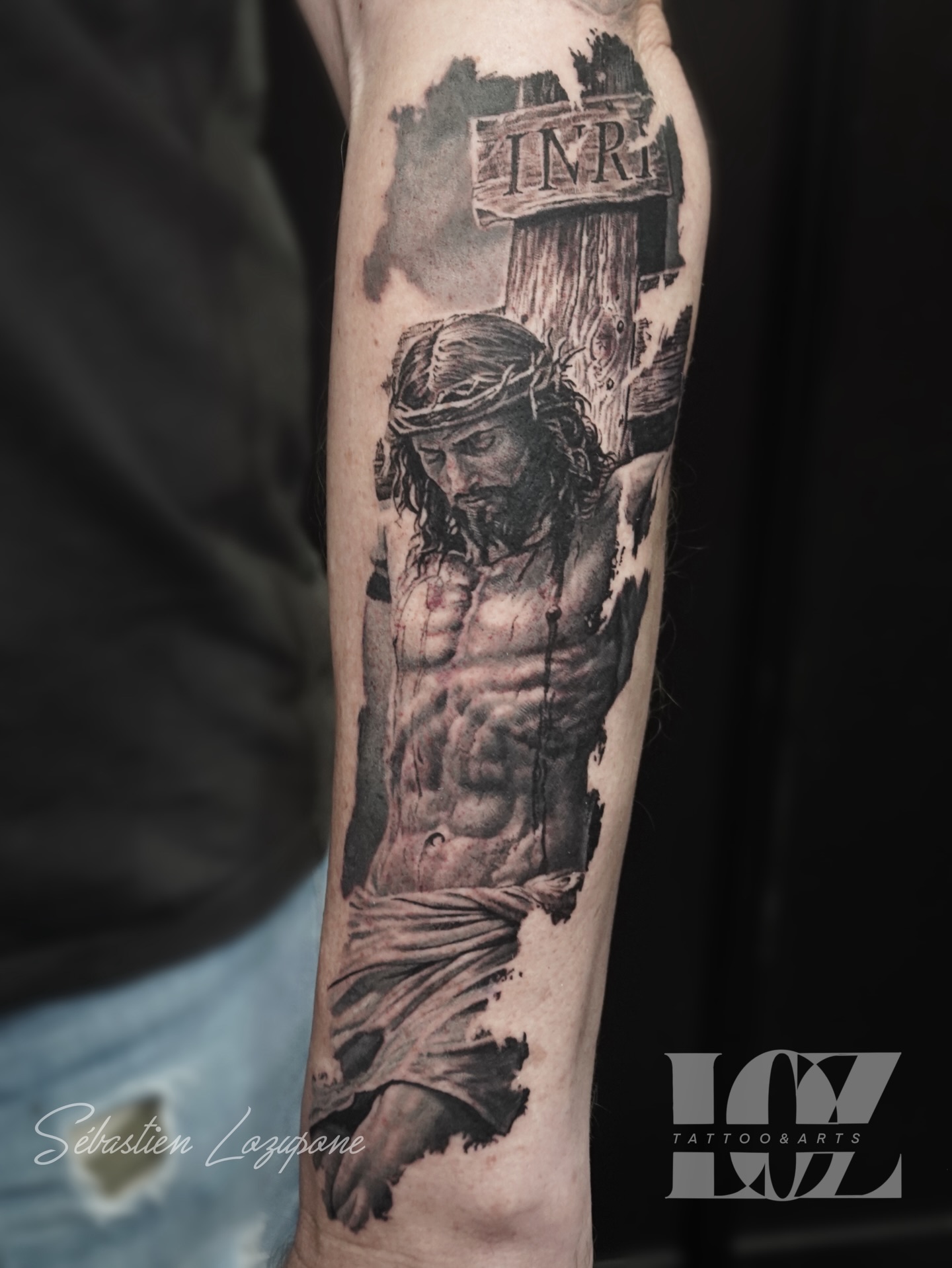 Christ réalisé le week-end dernier à l’occasion du @rouentattoofestival . Merci encore à l’organisation, le niveau était encore une fois incroyable. Très content d’avoir pu revoir les copains aussi.
Un projet? Contactez moi 😉
👇
💻 https://www.loz-tattoo.com/
☎️ : 0602536626
#tattoo #sébastienlozupone #tatouage #tracedencrestudio #inkedmag
