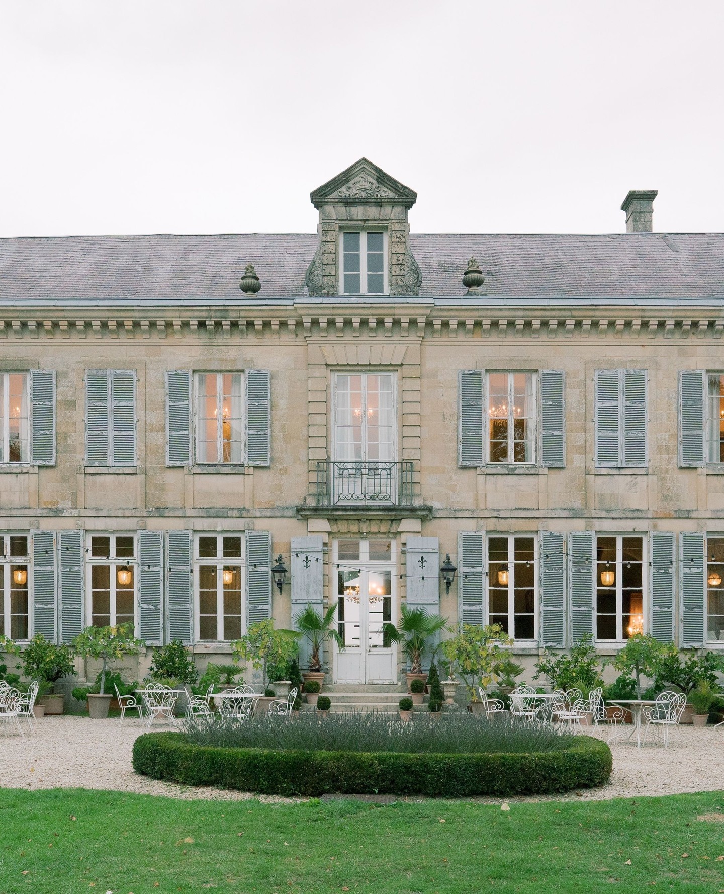 We have special love for french chateaus, especially when they're located in Champagne đđ„â
â
Planning, design & florals: @avenieventsâ
Photo: @benyewphotography
Venue: @chateaudemairyâ
.â
.â
.â
.â
.â
.â
#chateauwedding #francewedding #franceweddingplanner #chateaudemairy #champagnewedding #fallwedding #maisonoptions #bröllop #bröllopskoordinator #weddingplannersweden #weddingplannerstockholm #weddingplannereurope #destinationweddingplanner #destinationwedding #luxuryweddingplanning #luxuryweddingplanningeurope