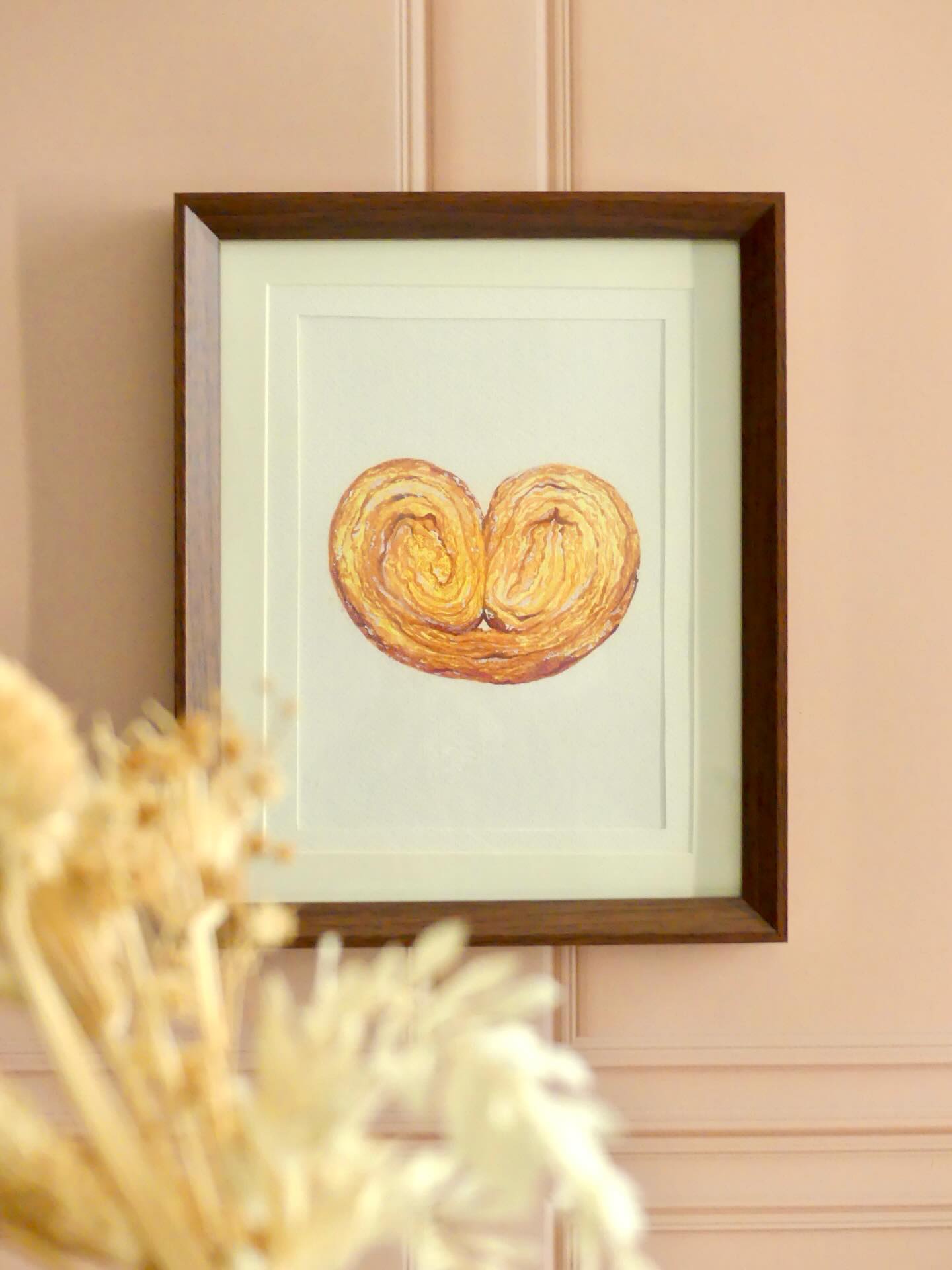 Envie de changer un peu… ☀️
Ces derniers temps, j’avais envie d’explorer autre chose que le digital et de retrouver le plaisir de peindre à la main. Alors je me suis replongée dans l’aquarelle 🎨
Ce palmier marque un peu ce virage : plus de texture, plus de matière, un rythme différent… et une autre façon de créer.
Le digital reste une grande partie de mon travail, mais j’ai envie de laisser aussi une place à ces créations plus spontanées 🌞
Et si jamais vous avez envie d’une illustration originale à l’aquarelle, c’est désormais possible en commande 💌
Fonds photo @fondphoto.pastryandtravel
~
#aquarelle #illustration #illustrationculinaire #patisserie #watercolourpainting