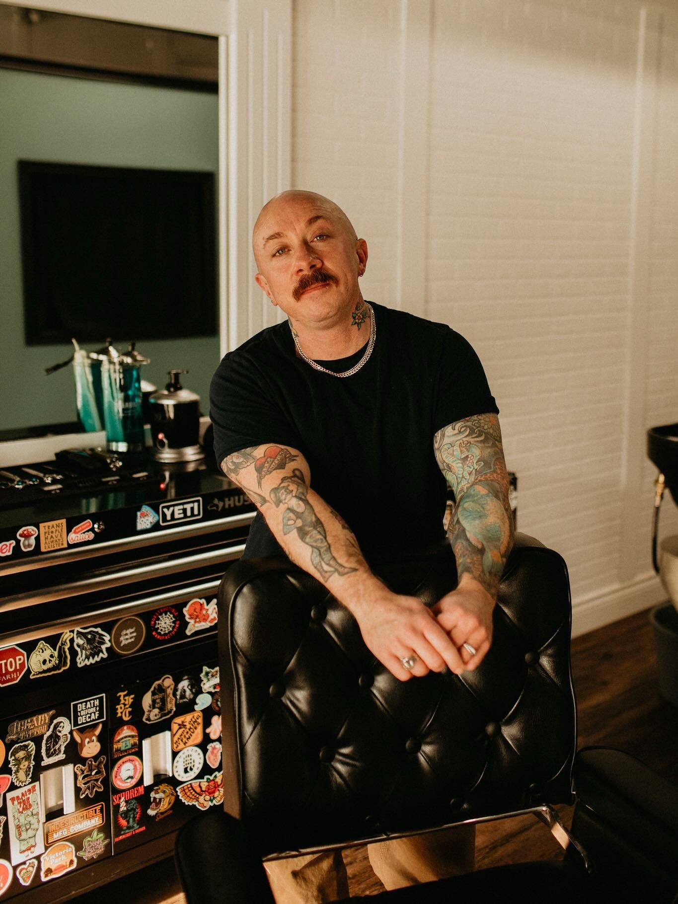 I had the pleasure of hanging with my pal @wes__the__barber and taking some photos of him doing his thing.
I’ve been getting my hair cut by Wes for years, he’s outgoing, he’s kind, ready for a chat or to give you quiet on a day you don’t feel like chatting. It was so fun to see him in his element and in his space and I’m lucky to get to share in it!