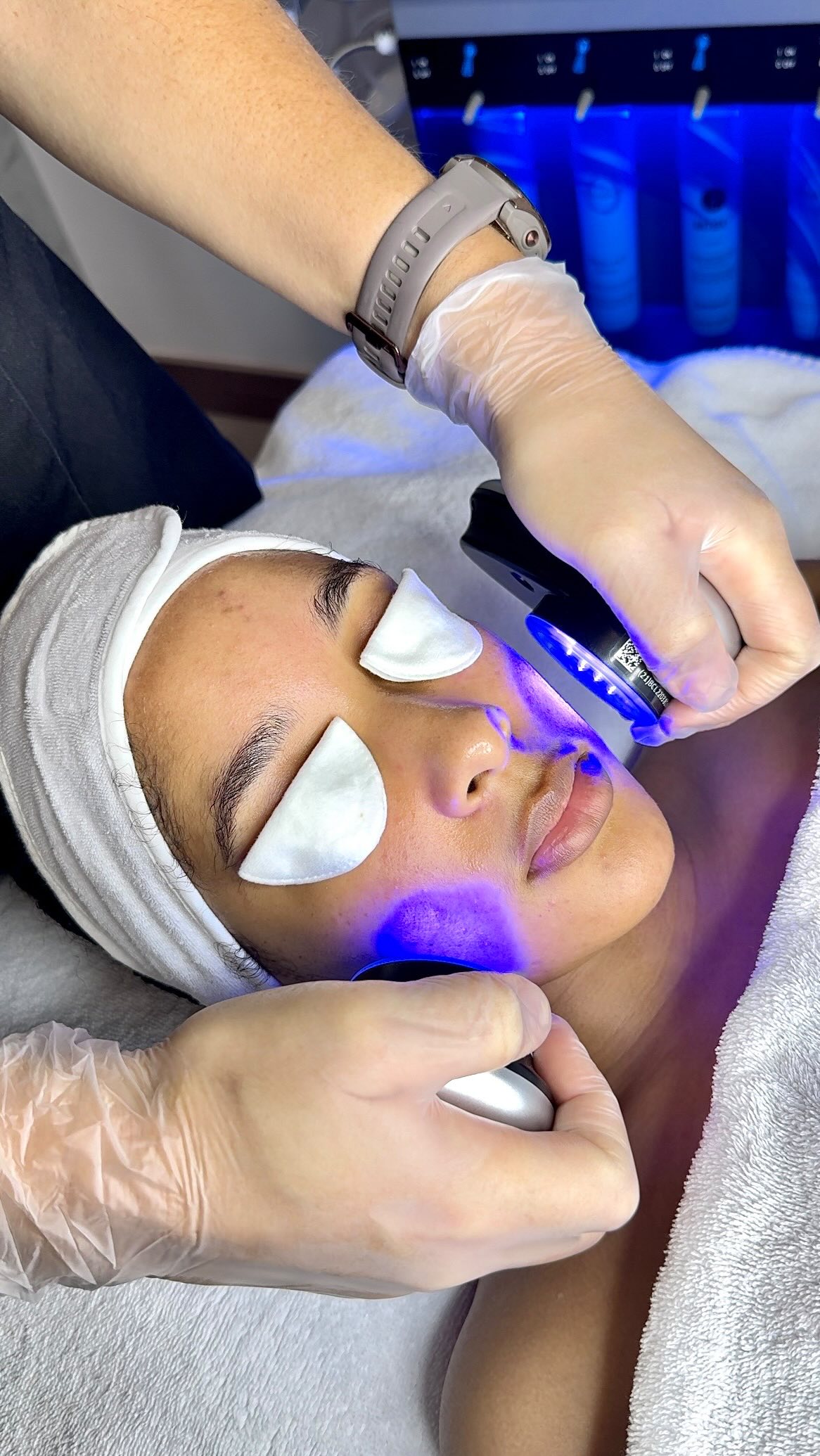 Hydrafacial = deep cleanse, exfoliation, hydration, and instant glow. 💧✨
#HydrafacialQatar #BeautyBoxQatar #GlowingSkinQatar #FacialDoha #SkincareQatar