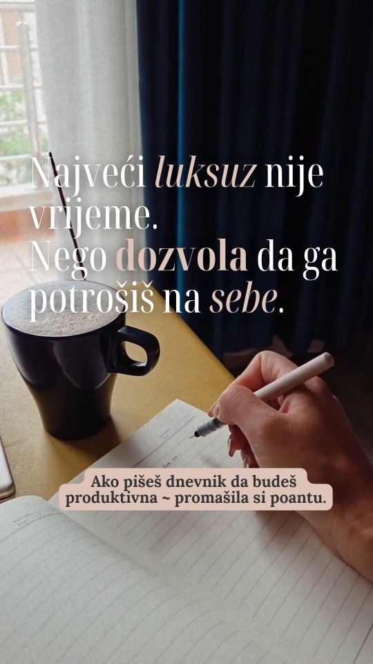 Samo one Žene koje pišu svoju dnevnu zahvalnost znaju koliko je značenje tog rituala...
Jer sjesti da bi zapisala par stvari na kojima si danas zahvalna, znači dati sebi dozvolu da smiješ uzet pauzu za sebe. Mnogim Ženama je to preteško, pa ih um lako uvjeri da je to smiješno i beznačajno. Da tih nekoliko rečenica neće imati nikakav efekt.
Trošenje vremena, papira, tinte...
To je prvi pokazatelj koliko malo sebi dozvoljavaju i daju, koliko se plaše i preispituju "Da li ja smijem uzaludno trošiti...bez da privređujem, bez da sam korisna, bez da je korisno za druge?"
I čude se zašto više ne osjećaju zadovoljstvo, zašto im je lice naglo ostarilo, zašto su umorne koliko god da uhvate sna...
Jer su zabranile sebi da SVJESNO STVRAJU i ŽIVE svoj život.
I ne shvaćaju da zapravo jedino što uzaludno TROŠE jest svoju mladost, ljepotu, zdravlje, kreativnost, životnu energiju...
Dokle god pokušavaš svoju vrijednost osjetit i dokazat drugima kroz produktivnost ~ zanemaruješ svoju unutarnju djevojčicu, presušuješ svoj unutarnji izvor radosti i inspiracije, ostavljaš na cjedilu svoje želje i snove, tvoji talenti i sposobnosti postaju s vremenom sve više zakržljali!
Pisanje zahvalnosti je ritual vraćanja svog života SEBI.
Uzimanja vremena isključivo za sebe ~ jer već vrijediš samo što postojiš.
Pisanje zahvalnosti usmjerava tvoje misli na blagoslove koje već imaš, a prolaze ti svakodnevno ispod radara...
Pisanje zahvalnosti na onom što već imaš je prvi korak do pisanja svojih želja i blagoslova kojima se raduješ u skoroj budućnosti.
To se zove SVJESNO KREIRANJE svog života.
Vremena imaš ~ trebaš samo još sebi dati dozvolu da SMIJEŠ ❤️🌹
#zahvalnost #journaling #osobnirazvoj #sreća #romanamakše