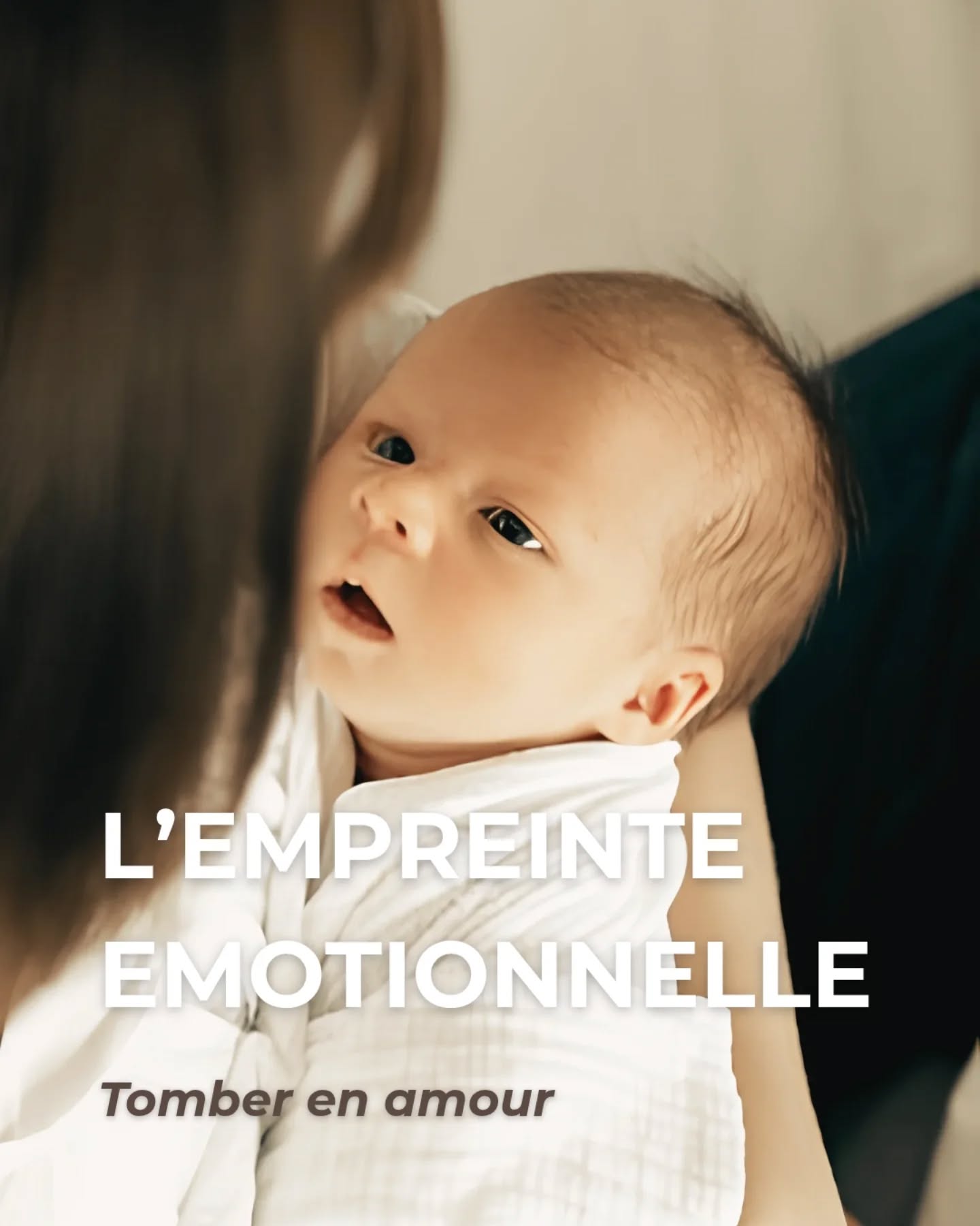 L'EMPREINTE ÉMOTIONNELLE ✨
Ce regard... Qui nous transperce, qui nous dévisage, qui nous lit comme un livre ouvert, qui relie nos âmes.
Ce regard... Vif, franc, imperturbable, brillant, sincère.
Ce regard... Rempli d'amour, plein de messages, totalement innocent.
💞 Quand bébé et maman/papa tombent en amour...💞
