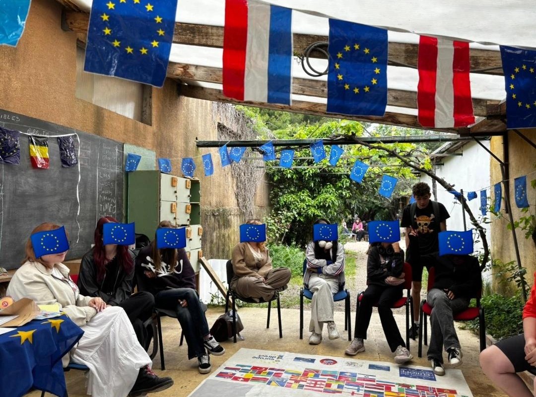Grace à l‘@ofaj_dfjw 30 jeunes polonais français et allemands se donnent rendez vous à @nimes et #Vauvert pour travailler sur l’#environnement, #mangerlocal #antigaspillage