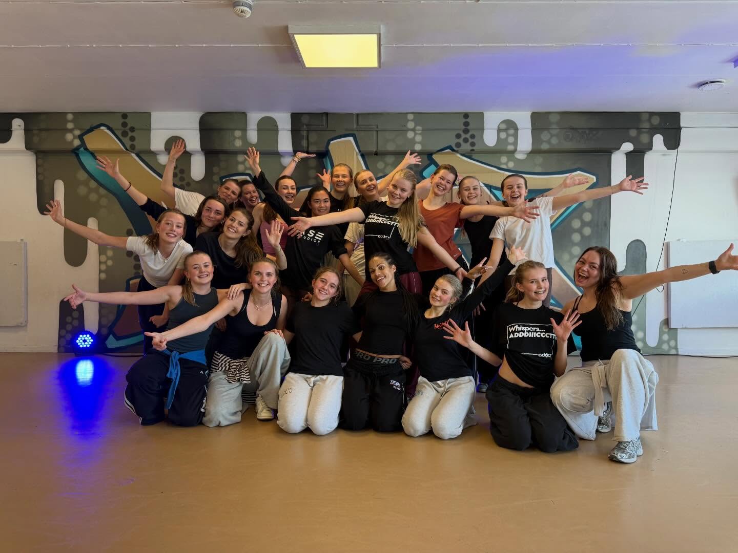 Tusen takk for at du kom og inspirerte oss @sofiichoco !🔥✨ Masse lykke til videre i LA. Vi gleder oss allerede til å få muligheten til å danse med deg igjen!😍