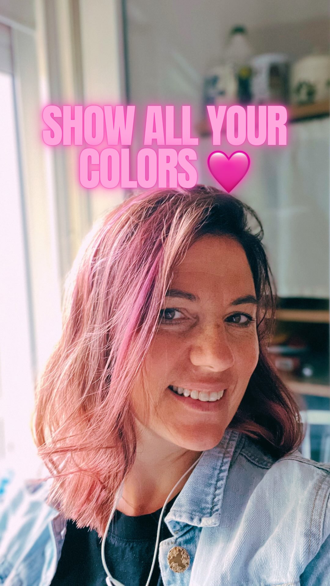 🇫🇷 J’ignore souvent mes idées un peu folles. Mais pas celle-là! Montrons toutes nos couleurs, les claires, les foncées et même le rose 🤭
🇬🇧 I often ignore my crazy thoughts. Not this one… let’s be all the colors we are, the dark ones, the bright ones. Even the pink 🤭
#lifecoaching #unshakeable #inébranlable #pinkhair