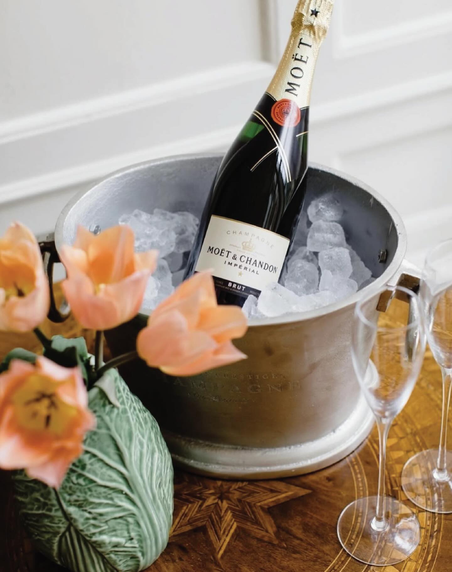 Elevate your stay at Flore House.
.
Arrive to perfectly chilled champagne waiting for you—because the best moments should begin the second you walk through the door.
.
#luxurystay #champagnemoments #stayinstyle #relaxandunwind #unwind