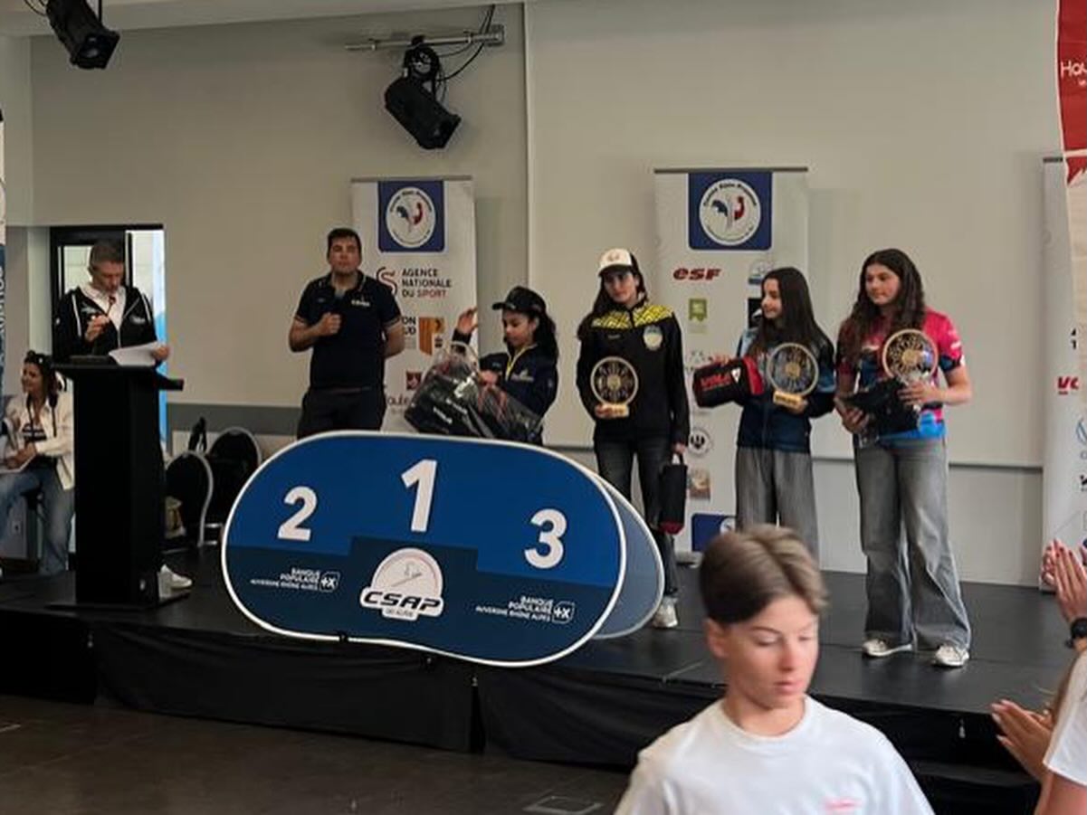 Dimanche avait lieu la remise des prix du comité.
Félicitations à Claudia et Marco qui ont tous les deux gagné le circuit coupe de bronze U14 et gagnent leur place pour la coupe d’argent l’année prochaine!
Bravo à Owen qui remporte le circuit coupe d’argent U12 dans son année d’âge et Naomi qui termine 3ème fille du circuit coupe d’argent U14 dame! 👏👏👏💪
.
.
.
.
#skiclubmontgenevre #volaracingsports #rossignolracing #atomicski #montgenevre_domaine_skiable #montgenevreofficiel #pavesi_sports #anovahotelspa #lechaletblanc_montgenevre #esfmontgenevre #ferrierboisconstruction #maurisbois #autocars_resalp #atomicski #rossignolracing #volaracing_sports #villageclubdusoleilmontgenevre #cafelegraal #maregionsud #départementhautesalpes
