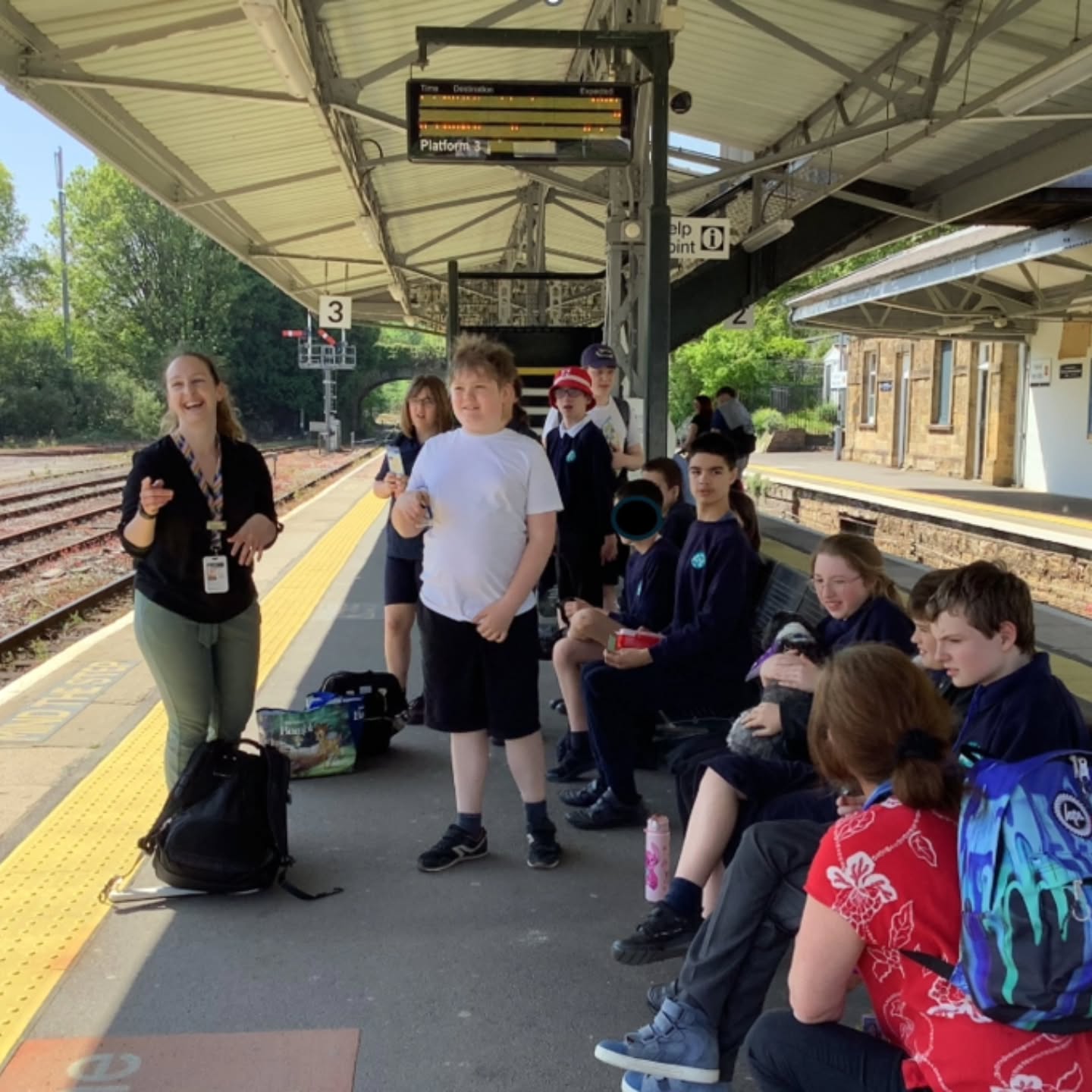 Ahead of their exciting train trips to Weymouth this May, Fox Class and Classes 1–4 enjoyed a pre-visit to the station! They had the chance to buy their tickets, explore the station, and practise reading timetables.
A big thank you to the wonderful Coral and Rupee, who helped everyone learn about important safety rules and made the experience both fun and informative