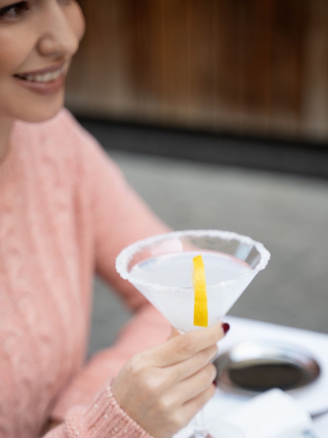 Cuando el día pinta bonito no hay nada más delicioso que brindar en una terraza, En Aranjuez Steak House contamos con una amplia zona al aire libre para que disfrutes de la primavera tanto como nosotros ✨🍹
#AranjuezSteakHouse #Madrid #terraza #verano