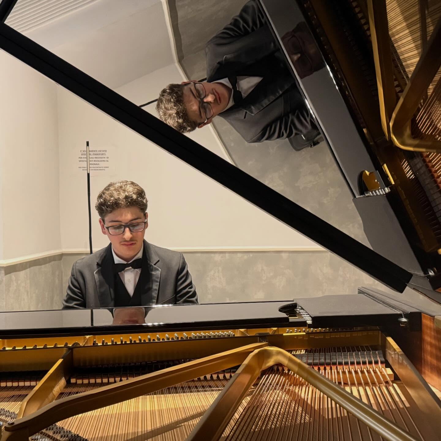 Pomeriggi in Concerto alla Sala Chopin 🎹
Beethoven: Sonata Op. 13 No. 8 “Pathetique”
Liszt: “La Campanella”, “Mazeppa”, “Mephisto Waltz” No. 1
Stravinsky: “Trois Mouvements de Pétrouchka”
@albertonapolitanopianoforti_
@associazione_napolinova