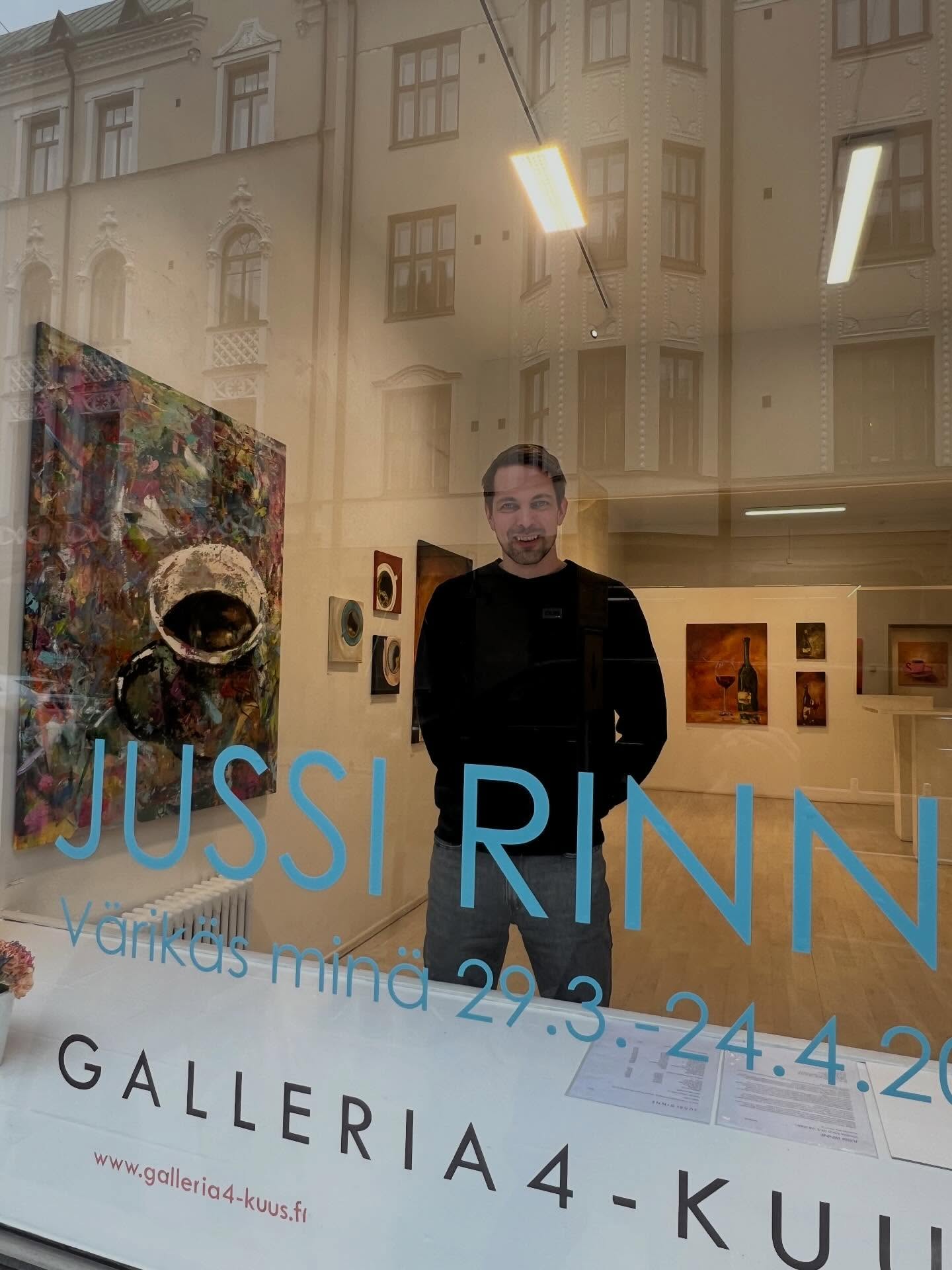 Eilen tuli päätökseen parin vuoden projekti, kun kävin purkamassa Värikäs minä -näyttelyn @galleria4kuus.
Iso kiitos ja kumarrus kaikille näyttelyssä käynneille! Oli siisti kuulla mielenkiintoisia tulkintoja mun teoksista ja tuli monen monta mielenkiintoista keskustelua ylipäänsä taiteesta! ❤️
Militzalle tuhannet kiitokset kaikesta avusta, ideoista ja käytännön järjestelyistä! Ei voi muuta kuin suositella tätä Stadin parasta galleriaa! 🙏
#taidenäyttely #kotimainenkäsityö #maalaustaide #galleria #galleria4kuus