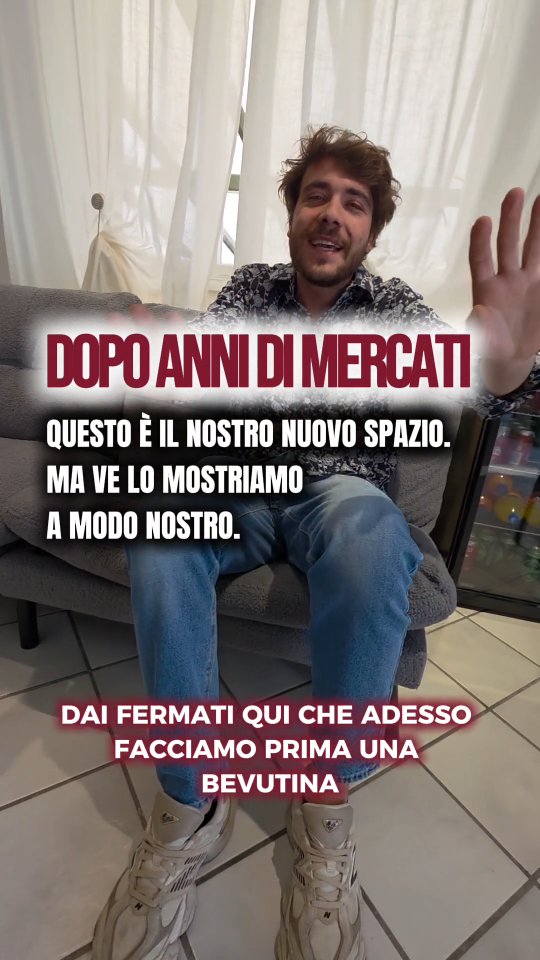 ABBIAMO PROVATO A FARE UN TOUR SERIO…
Non è andata proprio così. 😅
Però una cosa ve la facciamo vedere bene:
questo è il nostro nuovo spazio.
Un negozio da uomo, con due piani, capi scelti come piace a noi e la stessa atmosfera che ci ha accompagnato per anni nei mercati.
I mercati restano.
Ma adesso c’è anche casa FANCE.
📍Via Emilia, Santa Giustina
Passa a fare un giro, anche solo per curiosare.
FANCE® Abbigliamento
#fanceabbigliamento #fance #abbigliamentouomo #modauomo #streetwearitalia negoziouomo rimini santagiustina viaemilia romagna