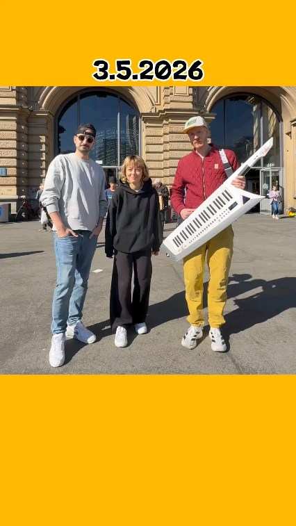 3. Mai:
Die Honigkuchenpferde live auf der Bühne!
👉 Der Eintritt ist kostenlos, aber sichert euch unbedingt vorab eure kostenlosen Tickets auf der Website der Viebrockhaus Musterhauswelt.
#honigkuchenpferde #kinderlieder #konzert #kindermusik #familienzeit❤️
