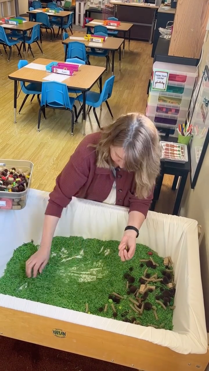 ๐งโ๐พ๐พ๐ฅ๐ฝ๐
CLEAN UP ON THE FARM ! There was so much green ๐ If youโd like a link to the crib sheet that we used comment โFARMโ and weโll DM you a link! #school #teacher #sensorybin #cleaning #cleanup