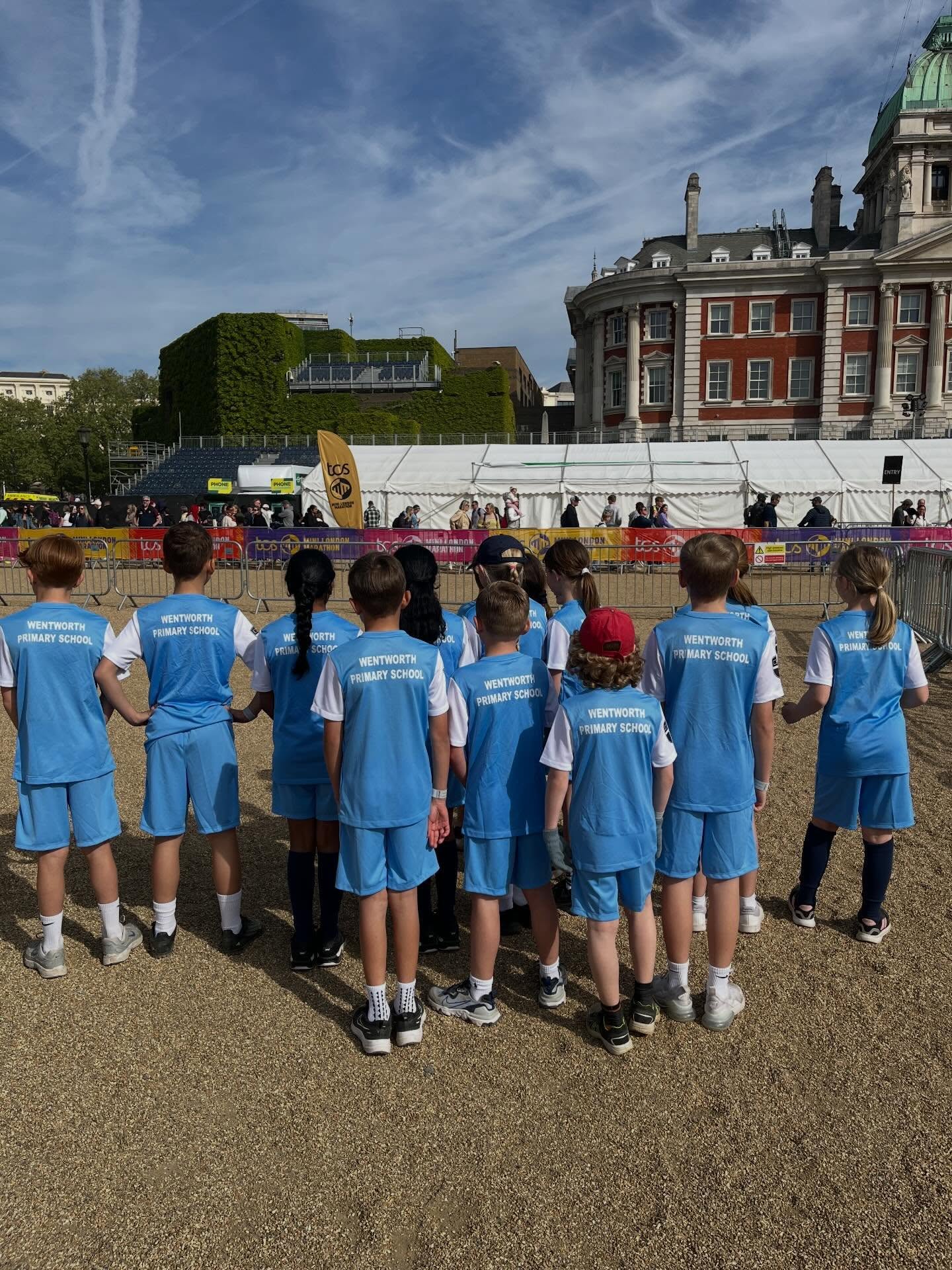 We are ready for the start of the @minilondonmarathon #weruntogether good luck to all the children involved!