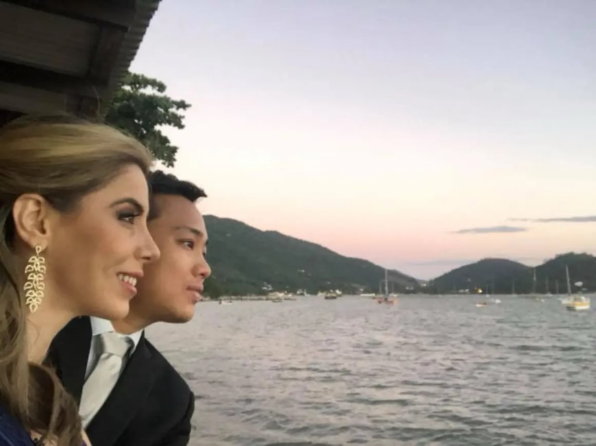 Há 1 ano, mais precisamente em 23/04/2025, o casal que olhava na mesma direção teve de se reinventar: cooperar mais, refazer planos, amar um ao outro ainda mais profundamente porque fomos chamados a ser pais. Deus transformou a nossa vida por meio da Sara! E valeu cada segunda de espera e de entrega até aqui. Foram muitos desafios e muitos encantos… e o melhor ano da nossa vida transcorreu…Que os nossos olhares se encontrem e se alinhem no horizonte da Vontade Divina porque é por meio deles que a Sarinha aprenderá a ver o mundo!
Que sua vida seja de bênçãos e Graça! Papai, mamãe e toda nossa família e amigos amam muito você, Sassá!
Ah, e o post está atrasado, sim, porque a gente estava vivendo cada segundo desse dia!