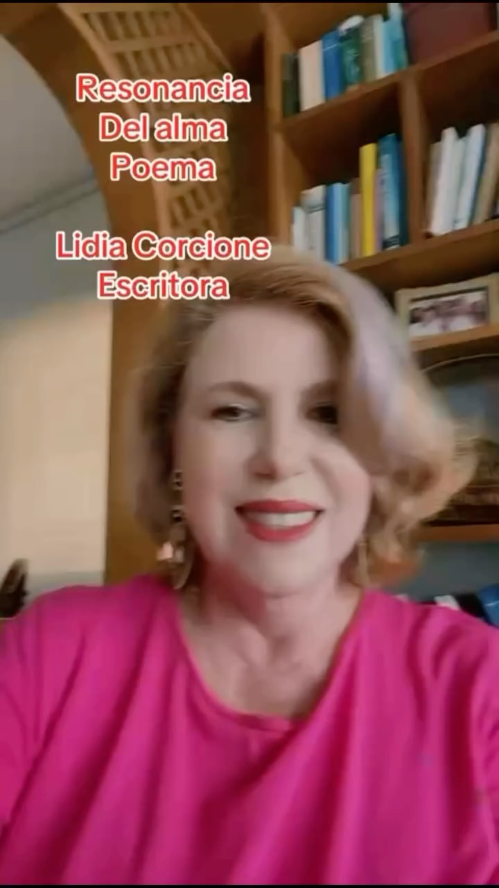 RESONANCIA DEL ALMA ✨
🗣️Nos hace feliz iniciar esta segunda temporada con nuestra poeta 🌸Lidia Corcione Crescini🌸 , Premio Internacional Alejandra Pizarnik 2026, a quien profesamos admiración, cariño y un profundo agradecimiento por creer siempre en esta plataforma audiovisual poética.
🫀Estos versos que hoy nos comparte @licorcione pertenecen a su nuevo poemario Amanuense de la luz restante, en defensa del amor, libro que está lanzando en La Feria Internacional del Libro, la #Filbo2026, que se está llevando a cabo en Bogotá desde el 21 de abril hasta el 4 de mayo.
Ojo al dato:
👁 Las colecciones monográficas de #LaChazaRevista te permitirán descubrir aquí otra forma de ver la poesía recitada por nuestros grandes poetas.
💡 Te aseguramos que la poesía te permitirá conectar cada viernes con tus poetas favoritos en #lachazarevista, la única plataforma audiovisual Poética cartagenera. ⠀
⠀
❤️ Y si nos sigues verás muchos más contenidos atractivos e interesantes sobre poesía.
🥈#ViernesPoéticos
.
.
.
.
.
#poemarioAmanuensedelaluzrestante