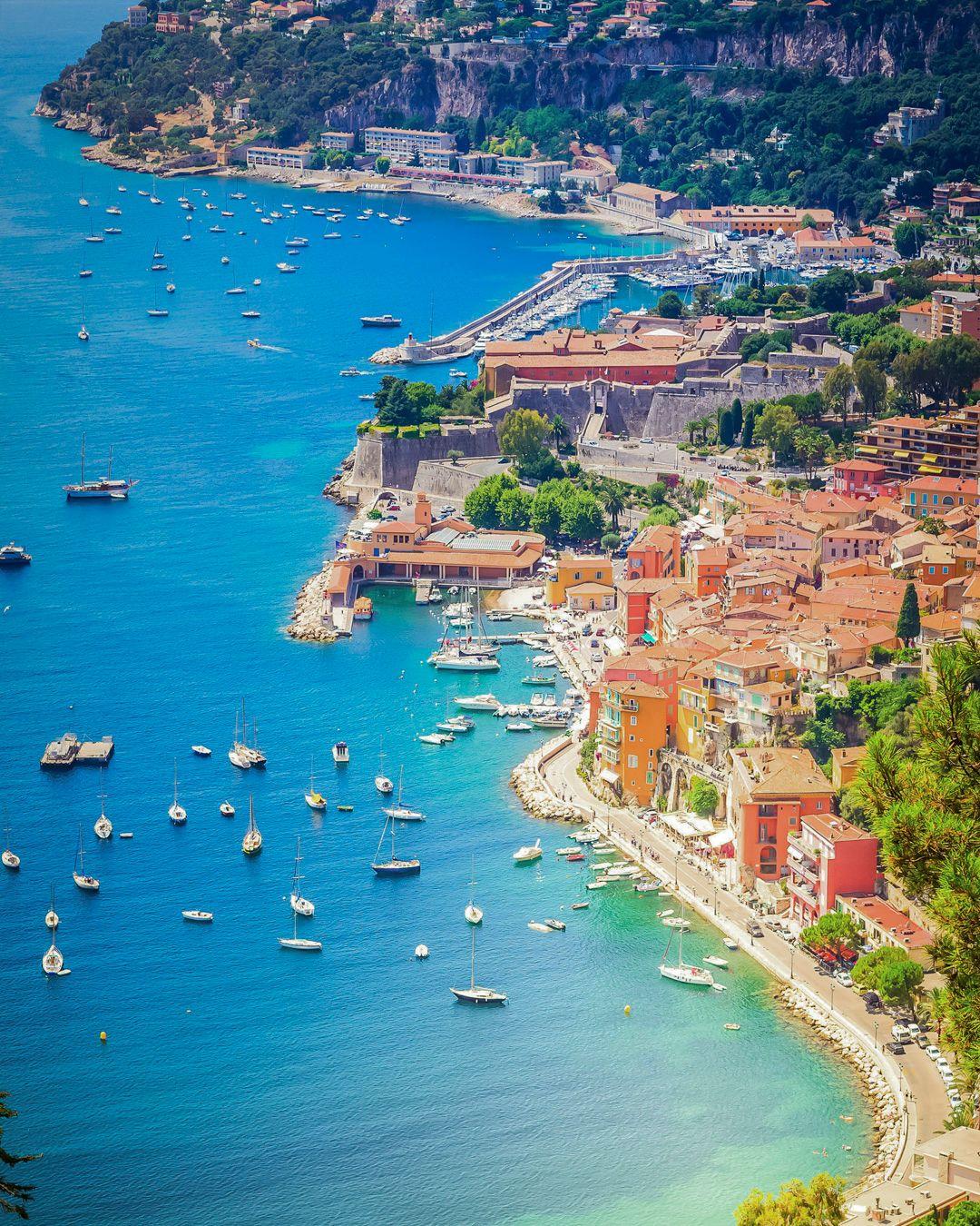 The French Riviera has a personality problem. In the best way.
Every town along the coast feels a little different, which is why clients often ask where they should stay.
Nice works best as a base. Easy access, strong food scene, and a mix of beach and city.
Cannes is about convenience done well. Hotels, beach clubs, and restaurants are all within reach, which makes the experience feel very dialed in.
Saint-Tropez is about planning ahead. Where you stay and where you book changes everything, especially during peak season.
One thing we always encourage clients to do, though, is leave the coastline for a bit. Hilltop villages like Èze and Saint Paul de Vence offer a completely different perspective of the region.
If the French Riviera has been on your list, we’d love to help plan the right itinerary.
#AWorldWithinReach #SmartFlyer #Virtuosoltd
.
.
.
.
#frenchriviera #cotedazur #luxurytraveladvisor #mediterraneantravel #europetravel