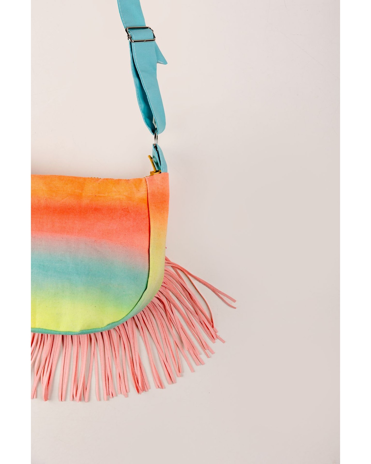 Die Tasche, die an die Atmosphäre eines Urlaubsabends mit Aperol Spritz und Meeresluft erinnert...
#handmademode #designnähen #diyfashion #sewingfashion #taschenähen #nähenfürfrauen #nähenfürmich #sewingclothes #handmadefashion #handemadewardrobe #nähenstattkaufen #langenbach #freising #oberhummel #niederhummel #marzling #attenkirchen #kunst #sizilien #italien #favignana #italienliebe #positanomode #ibizastyle #modapositano #hippie #bohochic #romanticboho