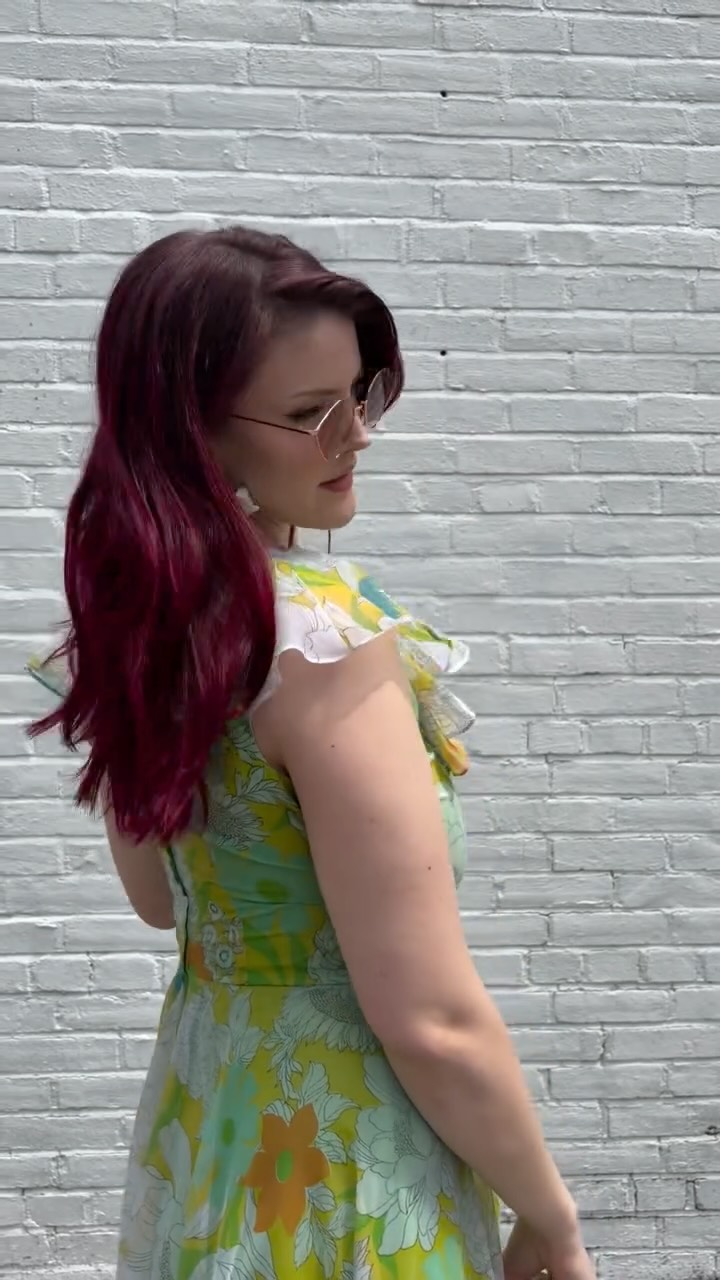 Kicking our heels because spring has sprung! 🌻 We have an incredible selection of vintage spring dresses on display, come shop with us!
#timewarpbr #midcitybr #vintage #shoplocal