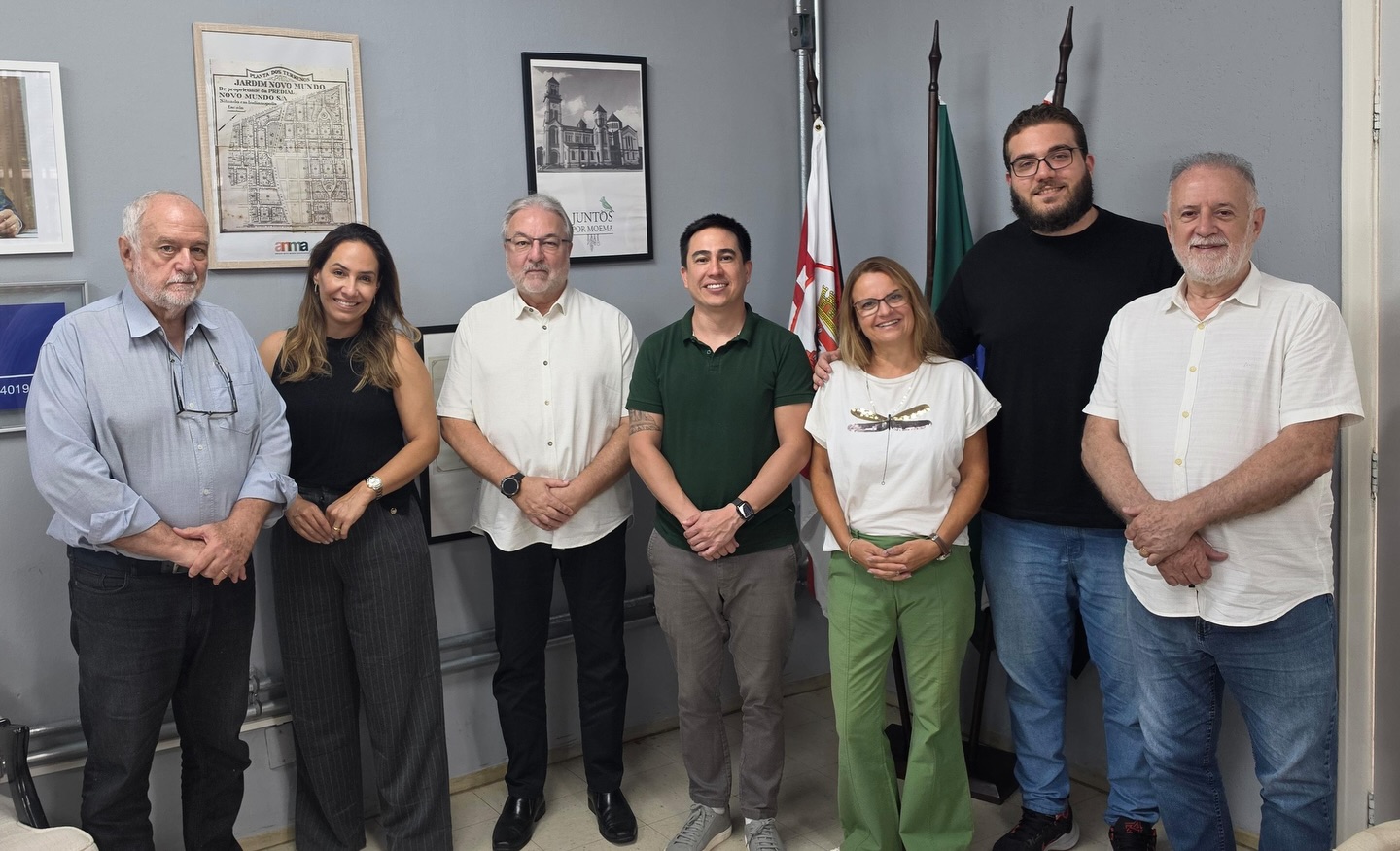 Unidos pelo mesmo propósito!
Na tarde de hoje, a Diretoria da Associação Chácara Klabin representadas por nosso Presidente Laerth Frota, Vice Presidente Giovanni Battista Moro e os Conselheiros Mauzler Paolli e Beatriz Domenico, foi recebida com muito carinho na Subprefeitura Vila Mariana para reafirmar o compromisso com nossa querida Chacara Klabin.
Seguimos focados no que nos uniu: o cuidado e o amor pelo nosso bairro.
Damos as boas-vindas ao novo Subprefeito, Sr Oliver Delgado, desejando muito sucesso neste novo desafio. Contem com a gente.
Aproveitamos também para expressar nossa imensa gratidão ao Sr. Rafael Minatogawa.
Obrigado por todo o período de parceria, pelo acolhimento impecável e por sempre atender nossas demandas com tanta dedicação, profissionalismo e respeito.
Desejamos muita sorte em seus novos caminhos❣️
Sintam-se todos abraçados pela ACK 🤗❣️
@subvilamariana @oliverdelgado @rafaminatosp