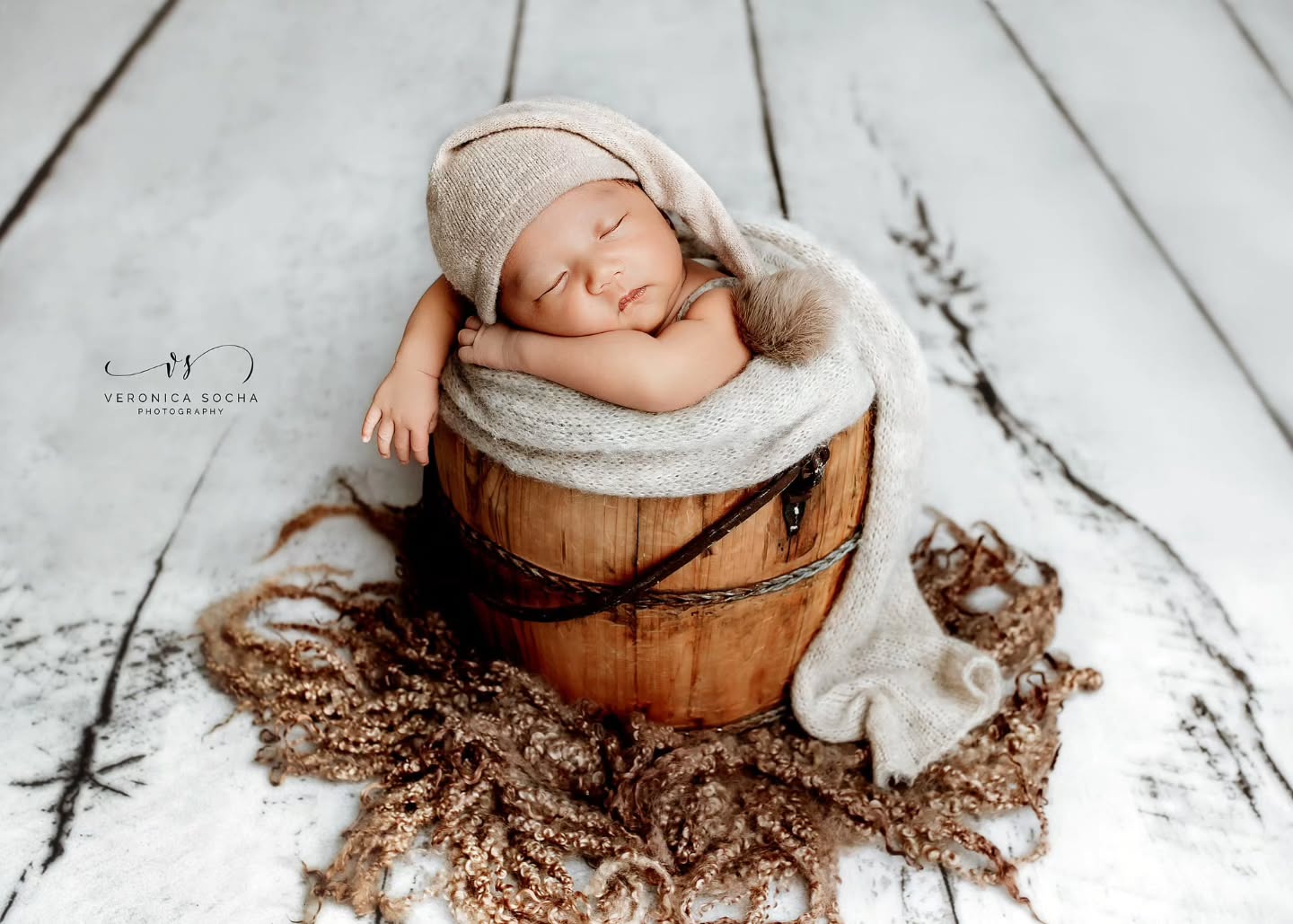 ✨ Little Nuwa 🤍 ✨
Such a calm and beautiful newborn session with this little one…
Nuwa was an absolute dream to photograph – so settled and peaceful throughout 🤍
I love creating these simple, timeless setups that keep all the focus on your baby and those tiny, perfect details ✨
These early days pass so quickly, but images like this let you hold onto them forever 🤍
If you’re expecting and would love to capture your newborn’s first moments, feel free to message me ✨
📍 Swindon, Wiltshire
https://www.veronicasphotography.com/contact
#newbornphotography #newbornsession #babyphotography #swindonphotographer #wiltshirephotographer timelessphotography fineartphotography newbornphotoshoot swindonmums