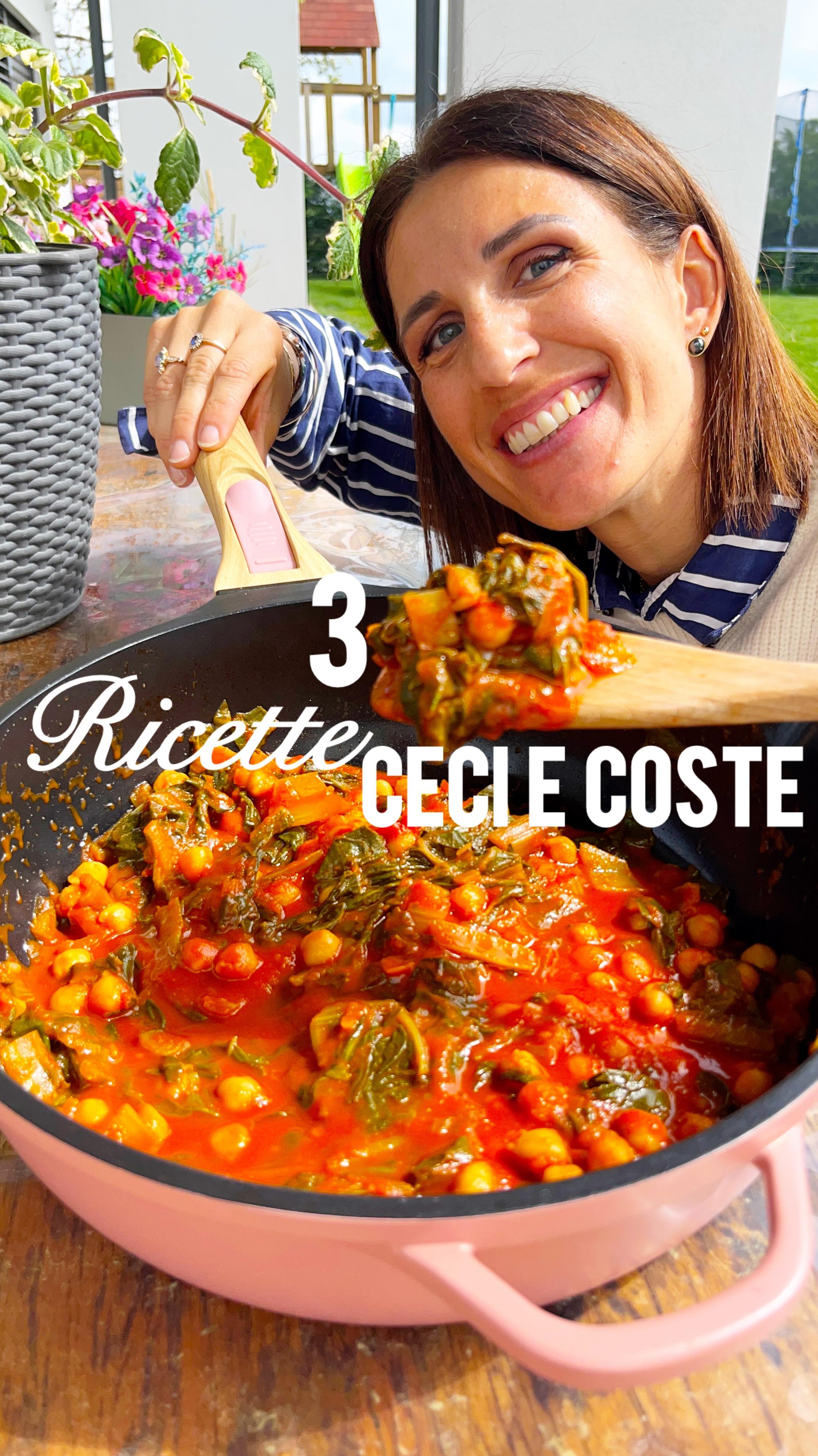 FERMATI un attimo 👀
Puoi fare 3 RICETTE diverse… con gli stessi ingredienti !
👉 Guarda il reel fino alla fine!
🥬 INGREDIENTI (base per tutto):
300 g biete e coste
230 g ceci precotti sgocciolati
2 scalogni
1 spicchio d’aglio
olio e sale q.b.
300 g passata di pomodoro
acqua
🔥 RICETTA 1 – Comfort food semplice
Soffriggi aglio e scalogno in olio caldo.
Aggiungi acqua, passata e biete. Sala e lascia cuocere.
A fine cottura unisci i ceci e fai insaporire qualche minuto.
➡️ Risultato: un piatto sano, caldo e perfetto per tutta la famiglia!
🍝 RICETTA 2 – Piatto unico
Vuoi renderlo ancora più completo?
Aggiungi la pasta direttamente dentro… ed ecco un primo piatto nutriente e super gustoso!
🥣 RICETTA 3 – Versione kids approved
I bimbi non amano i pezzi?
Frulla tutto 👉 diventa un sugo cremoso, equilibrato e buonissimo!
💡 Salva questo reel per quando non sai cosa cucinare e condividilo con chi ha sempre “zero idee a cena”!
👇 Dimmi nei commenti: quale versione proverai?
#valigiainfarinata #ricettefacili #cucinaitaliana #mealprep #GοurmetExperience
ricette veloci sane, ricette con ceci, ricette con biete, pasta sana bambini, idee cena veloce, comfort food healthy, ricette economiche facili, sugo per bambini sano