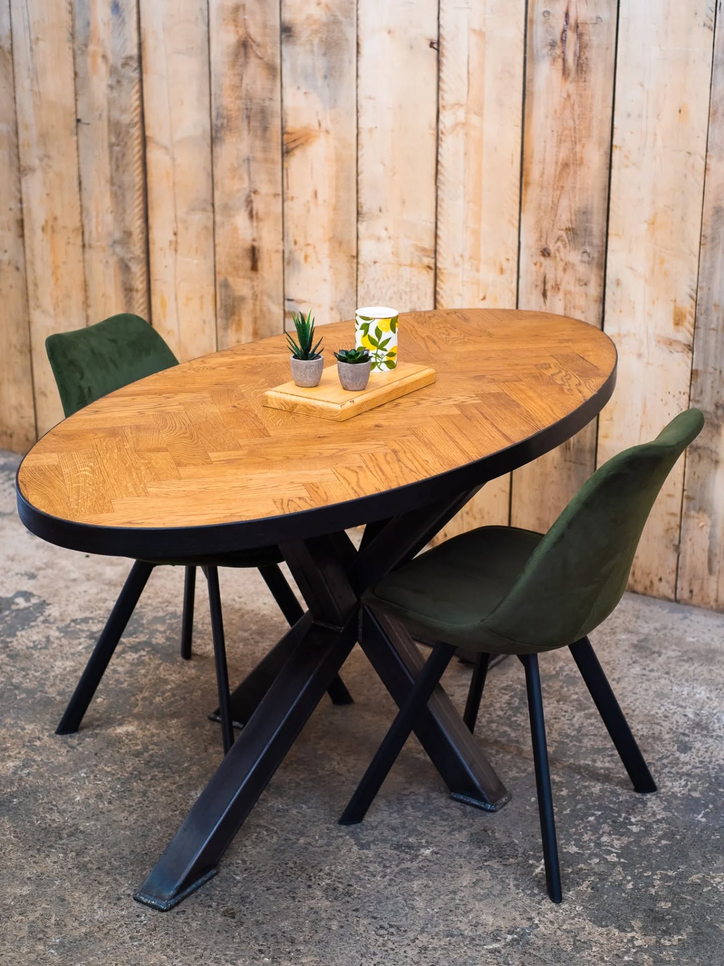 You've got the structure of parquet, but with a softer edge.
The oval shape keeps it flowing, while the grain and pattern do all the talking. Proper statement piece without trying too hard.
.
.
.
.
#parquet #ovaltable #diningtable #bespokefurniture #rccfurniture