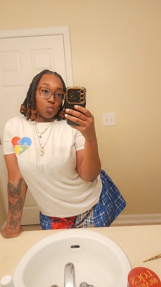 Feeling My Locs 🔥🥰🧡✨️
.
.
MAKE SURE TO SUBSCRIBE TO LUV ON LOC'D'S YOUTUBE CHANNEL ‼️ luvonlocd_
.
.
Book Your Next Appointment With Me LUVONLOCD.COM 💻✨️
.
.
If You Want To Know The WHATs, WHENs, & WHYs Of Properly Maintenancing Your Natural Hair At Home, Purchase A Copy Of My E-Book Today ‼️ There Is Soooo Much Information In This E-Book 📔 PLUS WHAT OTHER E-BOOK HAS SELF AFFIRMATIONS ABOUT LOVING YOUR NATURAL HAIR . . Oh Okay. 🧡✨️
.
.
Make Sure To Shop LUVONLOCD.COM For Your Natural Haircare Needs‼️🧴🛍 These Are All 100% Natural Products 🙌🏽 I Have Created A 3-Step Method Using My Products To Promote Strong/ Healthy Hair Growth🧡✨️ This 3- Step Method Can Also Be Found In A Copy Of My E-Book📔: Luv On Your Locs: A Guide To Natural Haircare & Self Love🧡✨️
.
.
#luvonlocd #retwistandstyle #womenlocstyles #mariettaloctician #fyp