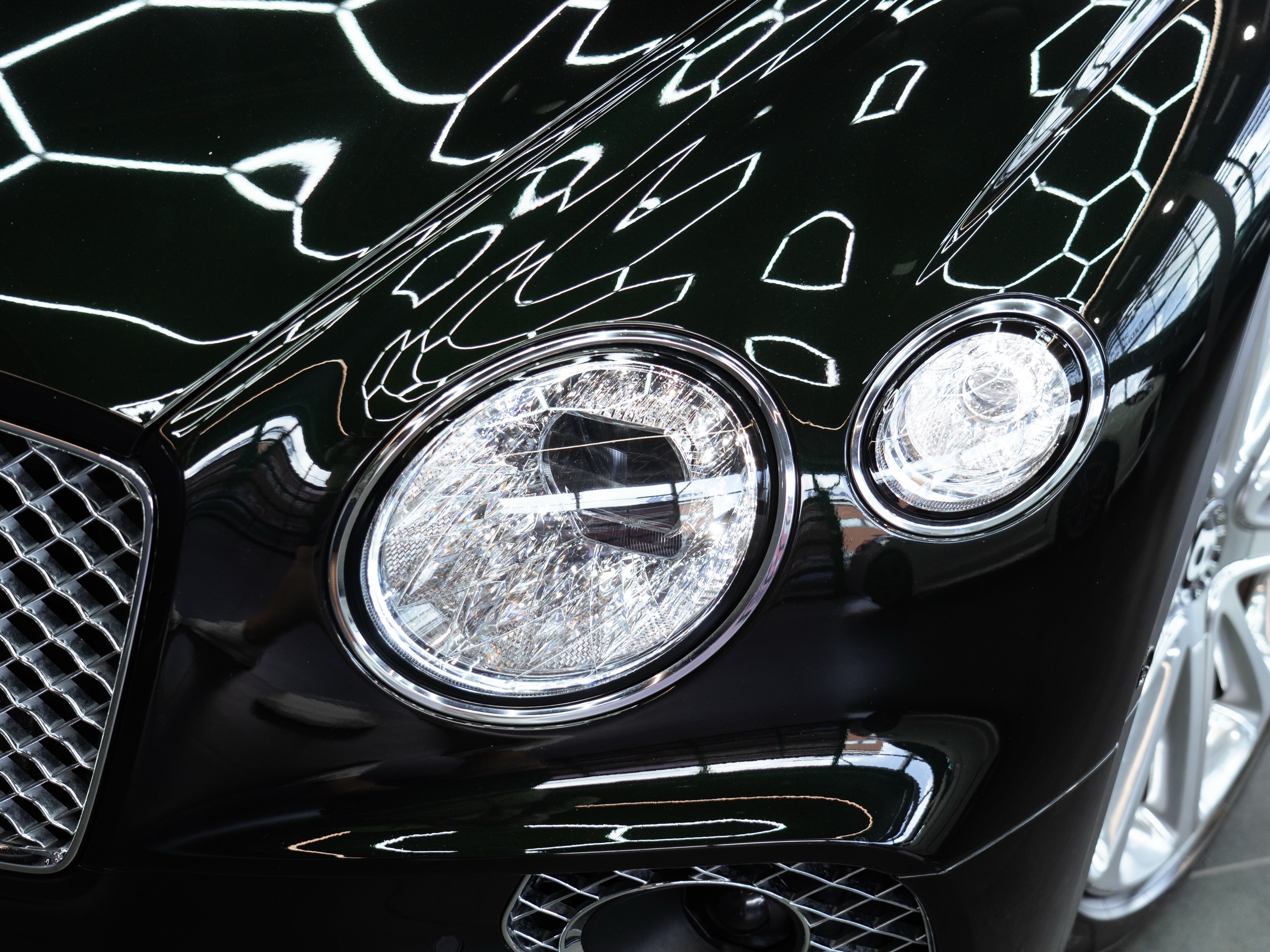 Bentley Continental GT 💚 ・4.0 V8 ⏐ 404 kW ・2021 ⏐ 37 000 km ・Bang & Olufsen helisüsteem ・Head up display ・Iseparkiv süsteem ・Massazifunktsiooniga esiistmed Võta ühendust ja broneeri proovisõit: Markus Kuuskmäe / +37254500456 / markus@ferati.ee ______ Bentley Continental GT 💚 ・4.0 V8 ⏐ 404 kW ・2021 ⏐ 37 000 km ・Bang & Olufsen sound system ・Head up display ・Self-parking system ・Front seats with massage function Get in touch and book your test drive: Markus Kuuskmäe / +37254500456 / markus@ferati.ee