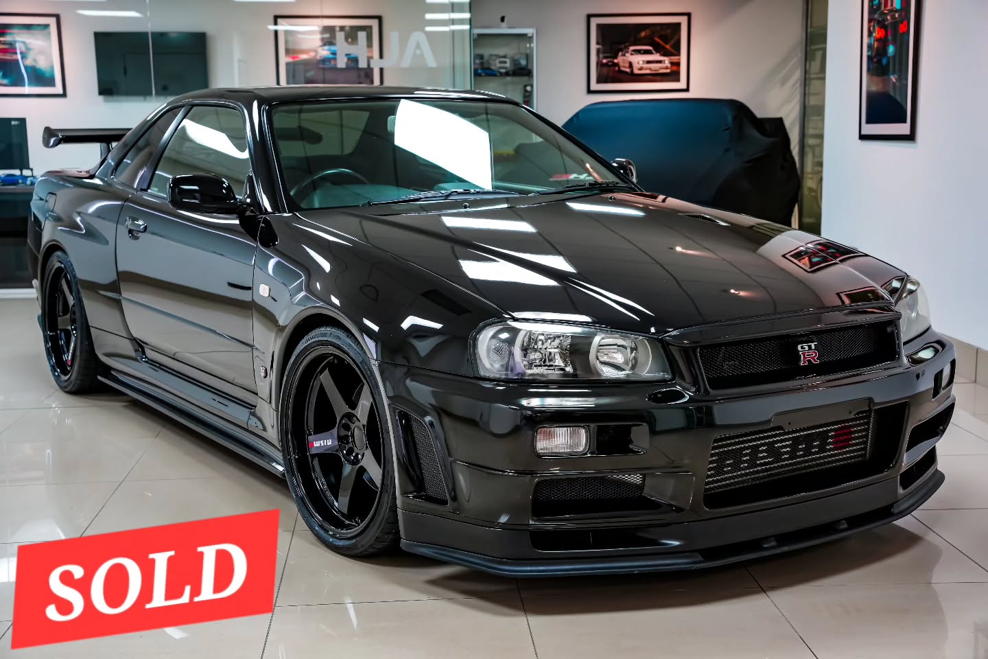 2002 R34 GT-R V-Spec II Nür — SOLD 🇯🇵🔥
One of the most iconic Skylines ever built is now heading to its new owner… and what a car to add to a collection. The Nür isn’t just an R34 — it’s the final evolution. Built to celebrate the end of the RB26 era, with the strengthened Nür-spec engine and all the pedigree you’d expect from a true JDM legend.