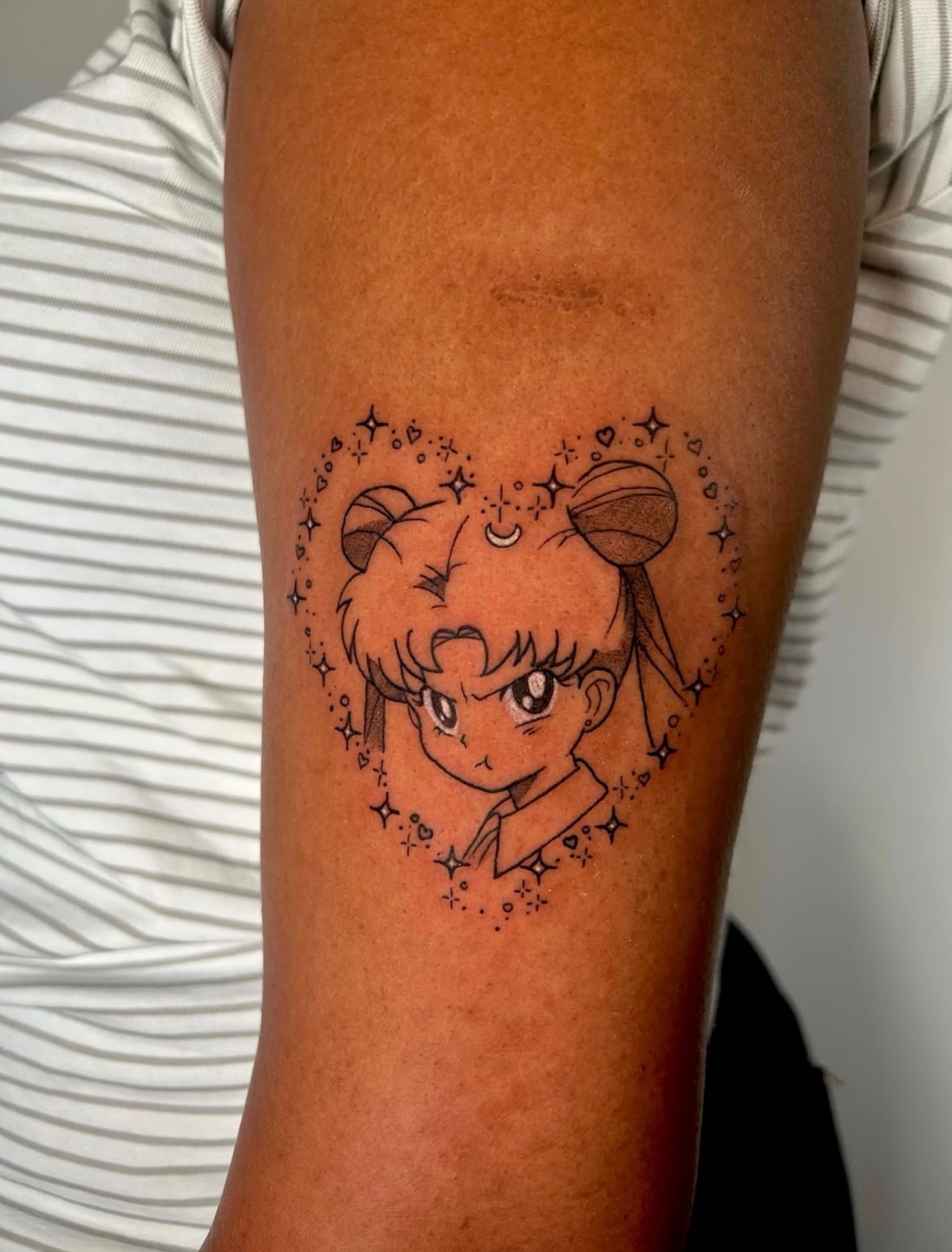 The most kawaii sailor moon tattoo by the anime girly herself @cherrrytattoos 🌙
#sailormoon #tattoo #sixtyink #animetattoo