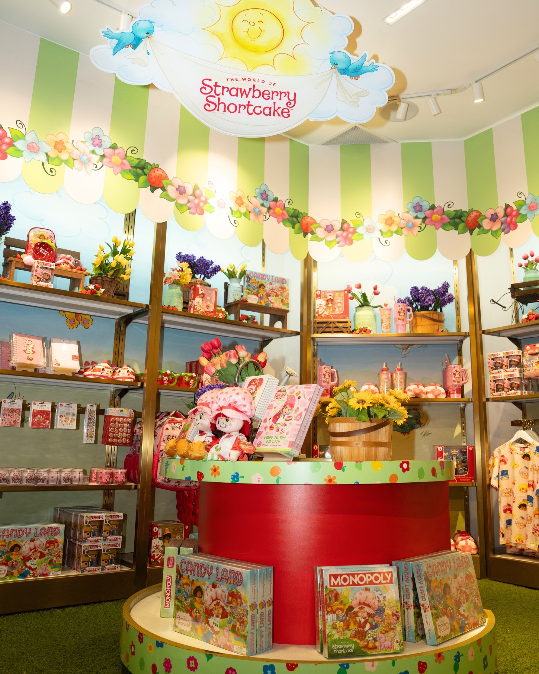 Hello New York! 🍓💕
From now until June 6, 2026, step into Strawberryland at FAO Schwarz and check out the berry sweetest pop-up for Strawberry Shortcake apparel and collectibles! ✨💌
See you soon, Berry Besties!! xx
