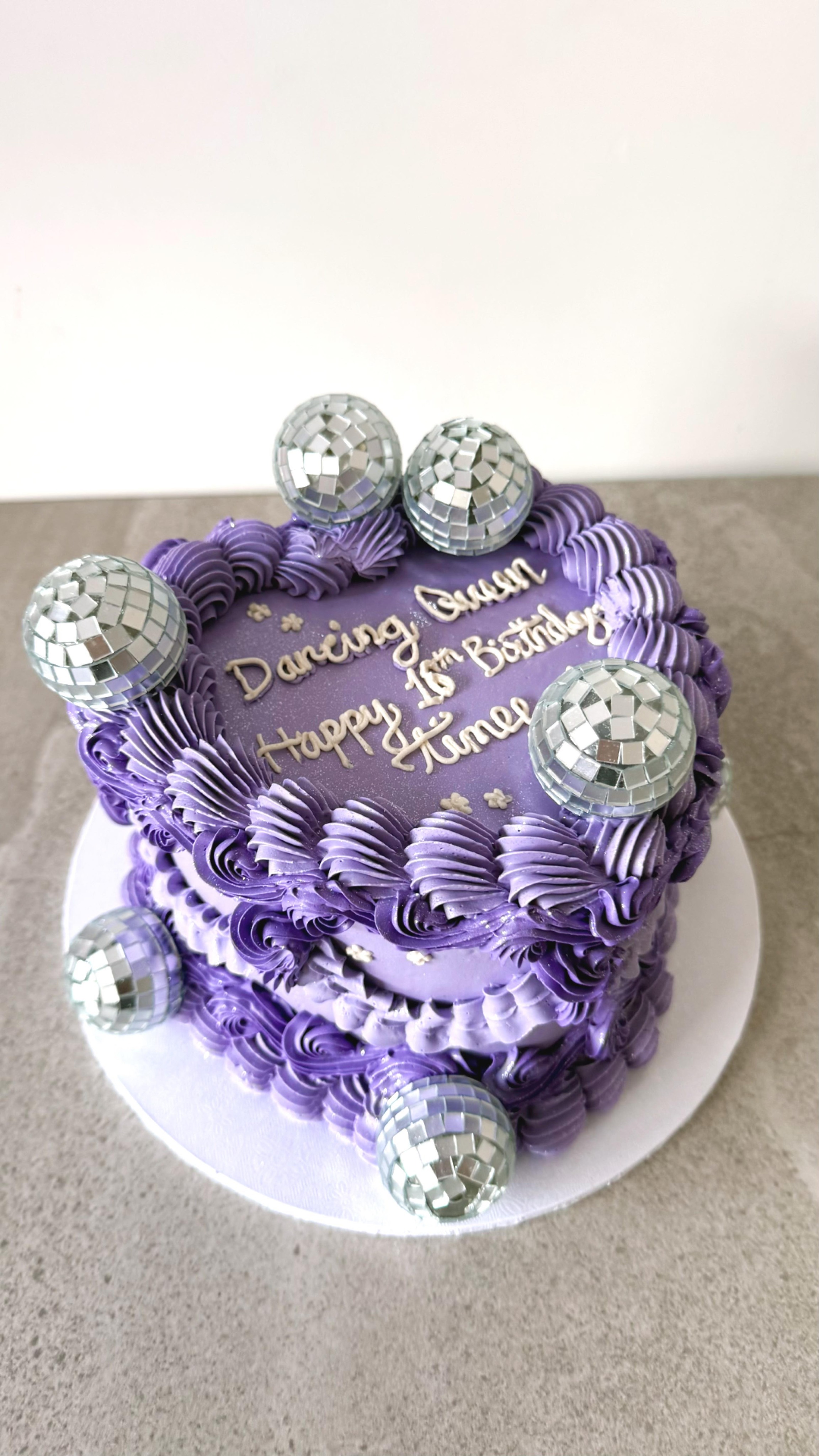 Fresh out of the kitchen and straight into your feed 🍰✨
Here’s a little look at what I’ve been creating lately — from celebration cakes to sweet treats made with love. Every order means so much to me, and I’m so grateful to be part of your special moments 💕
If you’ve got something coming up, I’d love to create something just as special for you 🤍
Send me a message to book your next cake!
#SweetRetreatNZ #CustomCakesNZ #AucklandBaker #CakeInspo #SupportLocalNZ