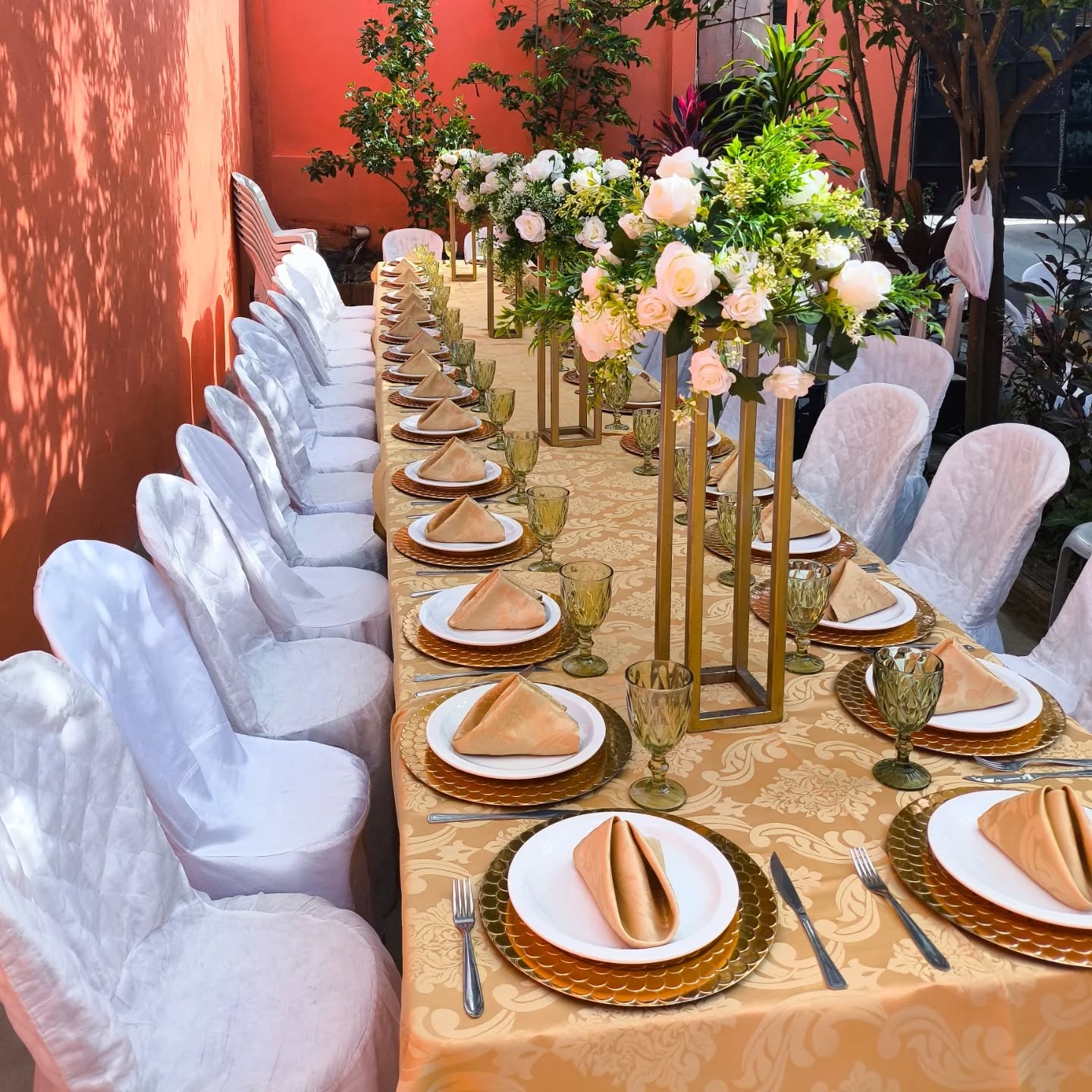 Mesa posta estilo banquete