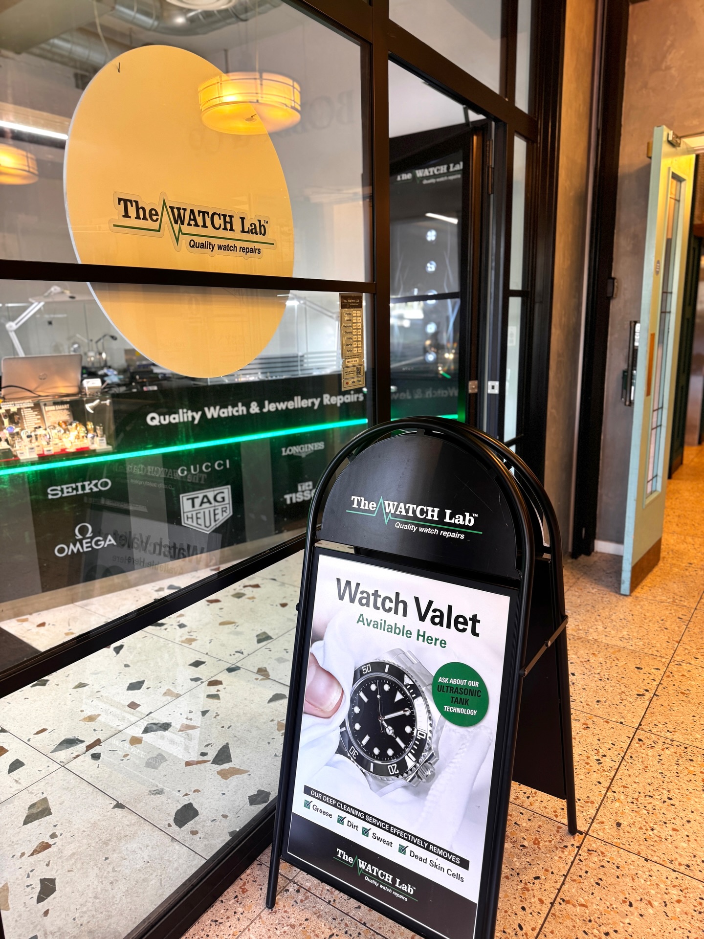 The Watch Lab is still here at Bobby’s! ⌚️💍
You’ll find the team on the ground floor, just to the left as you enter through the main doors.
They offer expert watch and jewellery repairs, with opening hours:
Monday – Saturday: 10:00am – 5:30pm
Sunday: 10:30am – 4:30pm
📞 Call them on 01202 790228
Or drop in and speak to the team for any repairs or enquiries