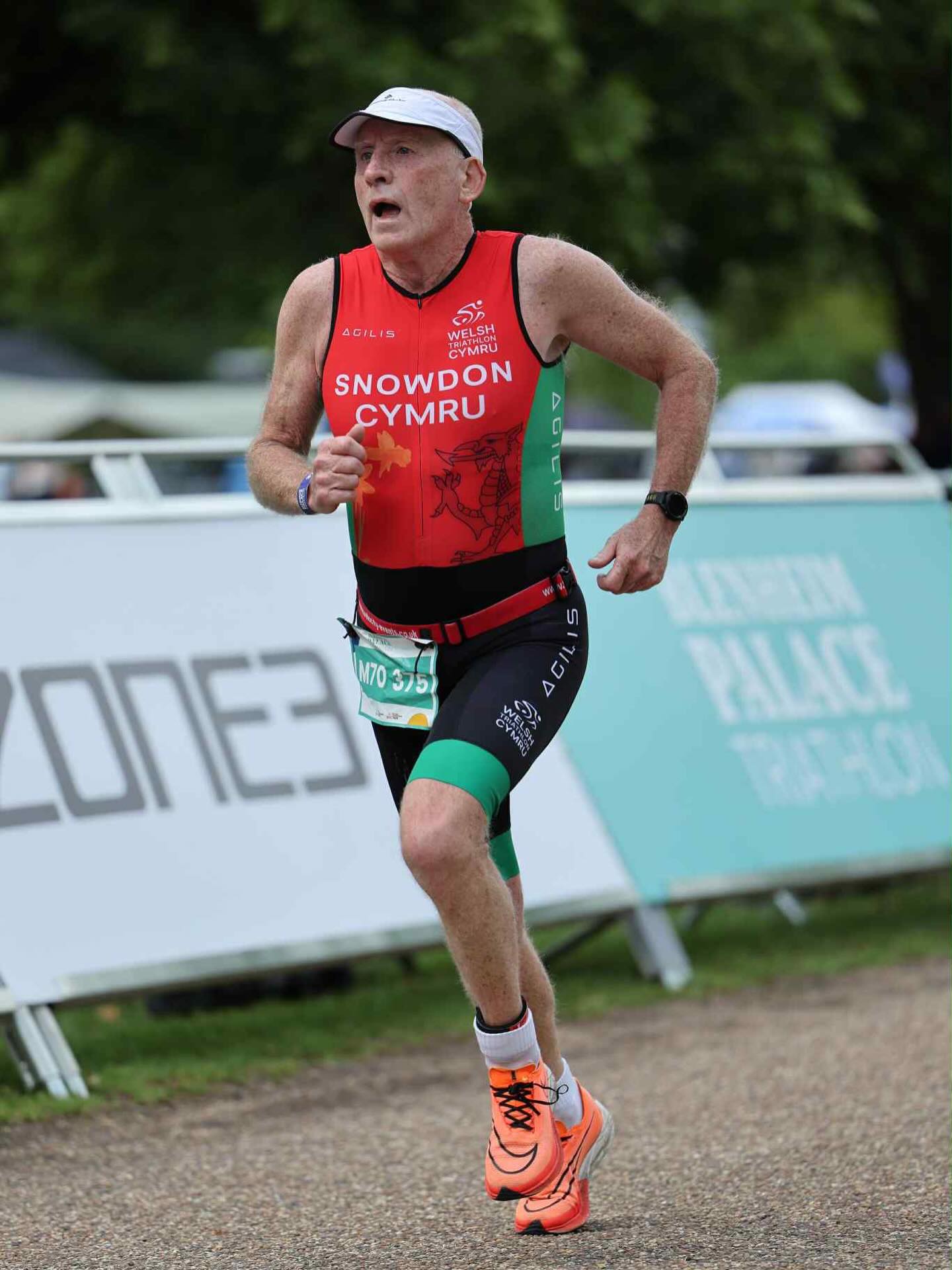 Good luck to everyone running the @londonmarathon tomorrow! ๐๐ฝโโ๏ธ โ๏ธ
But a special extra good luck to our @bills1954 ๐ ๐
Youโve got this!!! ๐ช๐ผ Go out there and enjoy! ๐
๐๐๐ค