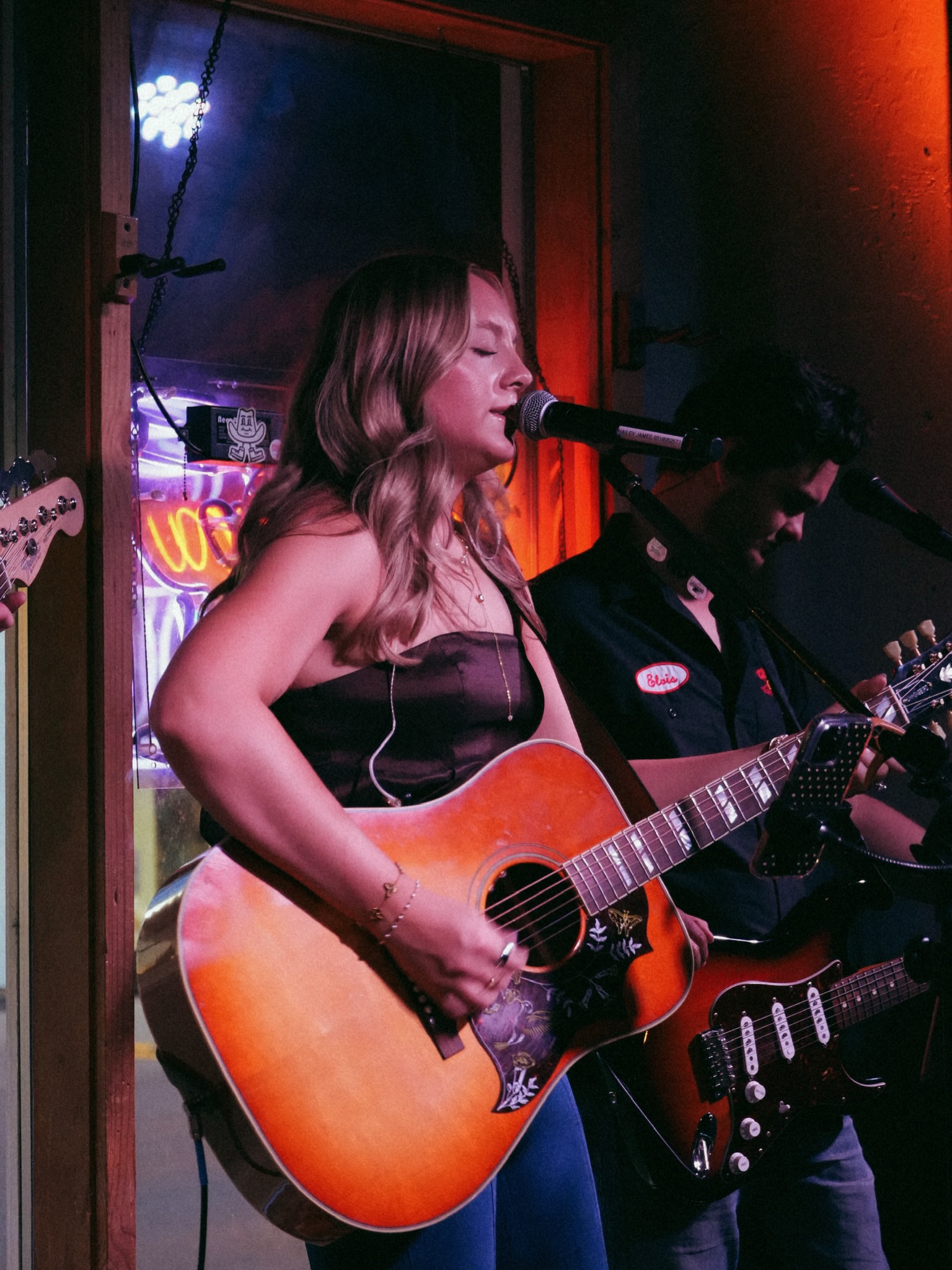 318 Cafe…I played a show wayyyy back when I first started at 14, and to come back with my next show being at 22 with my FULL BAND nearly selling out the room is so insane! I cannot thank y’all enough for coming out last night! 🫶🏻🫶🏻