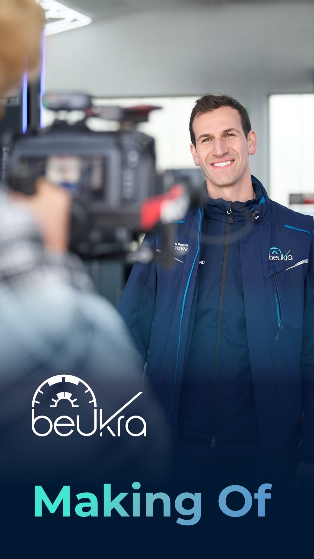 Making-Of unserer Drehtage mit @beu.kra 🎥
Zwei Tage voller Content: Wir haben alles eingefangen, was sich bewegt – vom Oldtimer über Motorräder und Sportwagen bis hin zu Landmaschinen, Faschingswagen und sogar einem inszenierten Unfall🏍️🚜
Aus diesem entstandenen Content haben wir auch die neue Website für BeuKra konzipiert und umgesetzt🌐
Danke für die tolle Zusammenarbeit! 🙌
👉 Schaut bei @beu.kra vorbei oder direkt auf der neuen Website: https://www.beukra.de/
#MakingOf #beukra# #huckleberryking #imagefilm