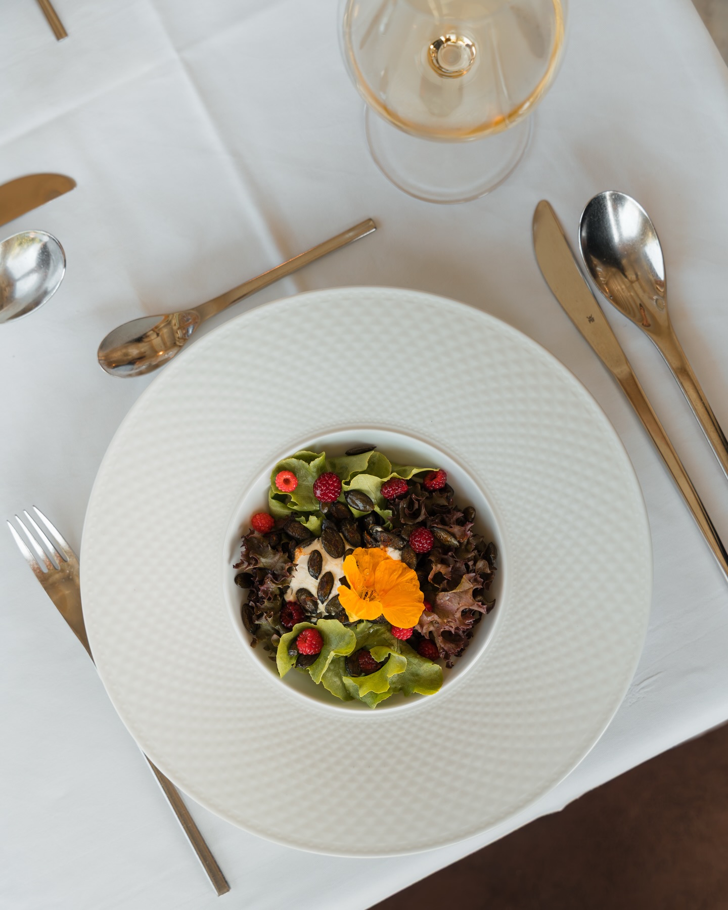 Our cuisine at the Mineralienhotel is about simplicity, quality and attention to detail.
Our cuisine combines South Tyrolean roots with Italian influences - modern, seasonal and freshly prepared à la minute.
Light dishes, clean flavours and thoughtful compositions, always paired with a setting that invites you to pause and enjoy.
And for those who would like to experience more:
our dinner is available for hotel guests at any time - whether as part of half board or simply added spontaneously.
Because sometimes, the best moments are the ones you don’t plan.
#mineralmoments #mineralienhotel #finefood #diningexperience #southtyroleanfood #italiancuisine #hotelrestaurant #boutiquehotel #southtyrol